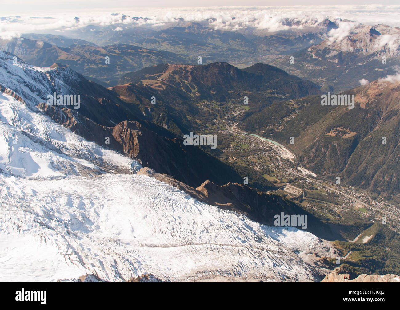 Bossons-Gletscher und der Arve-Tal aus der Aiguille du Midi Chamonix-Mont-Blanc, Frankreich Stockfoto