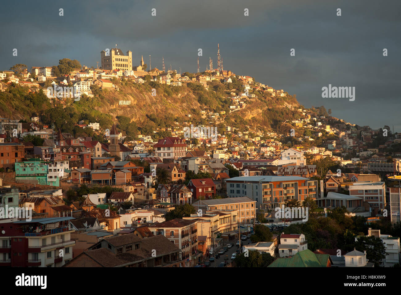 Malerische Aussicht auf die Hauptstadt Antananarivo, mit königlicher Palast auf Hügel Stockfoto