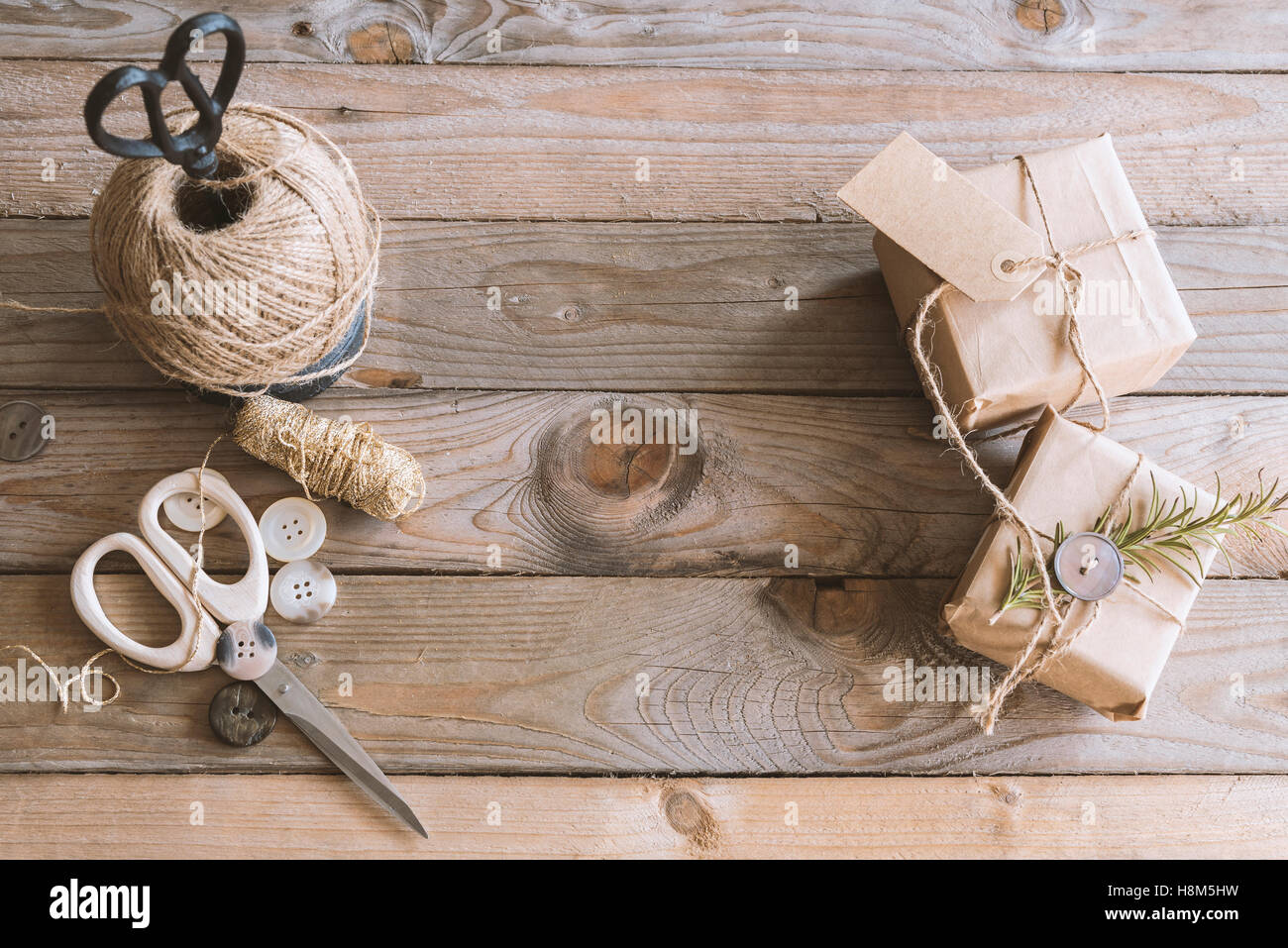 Hausgemachte, rustikale Weihnachten Objekte mit textfreiraum Bild. Stockfoto