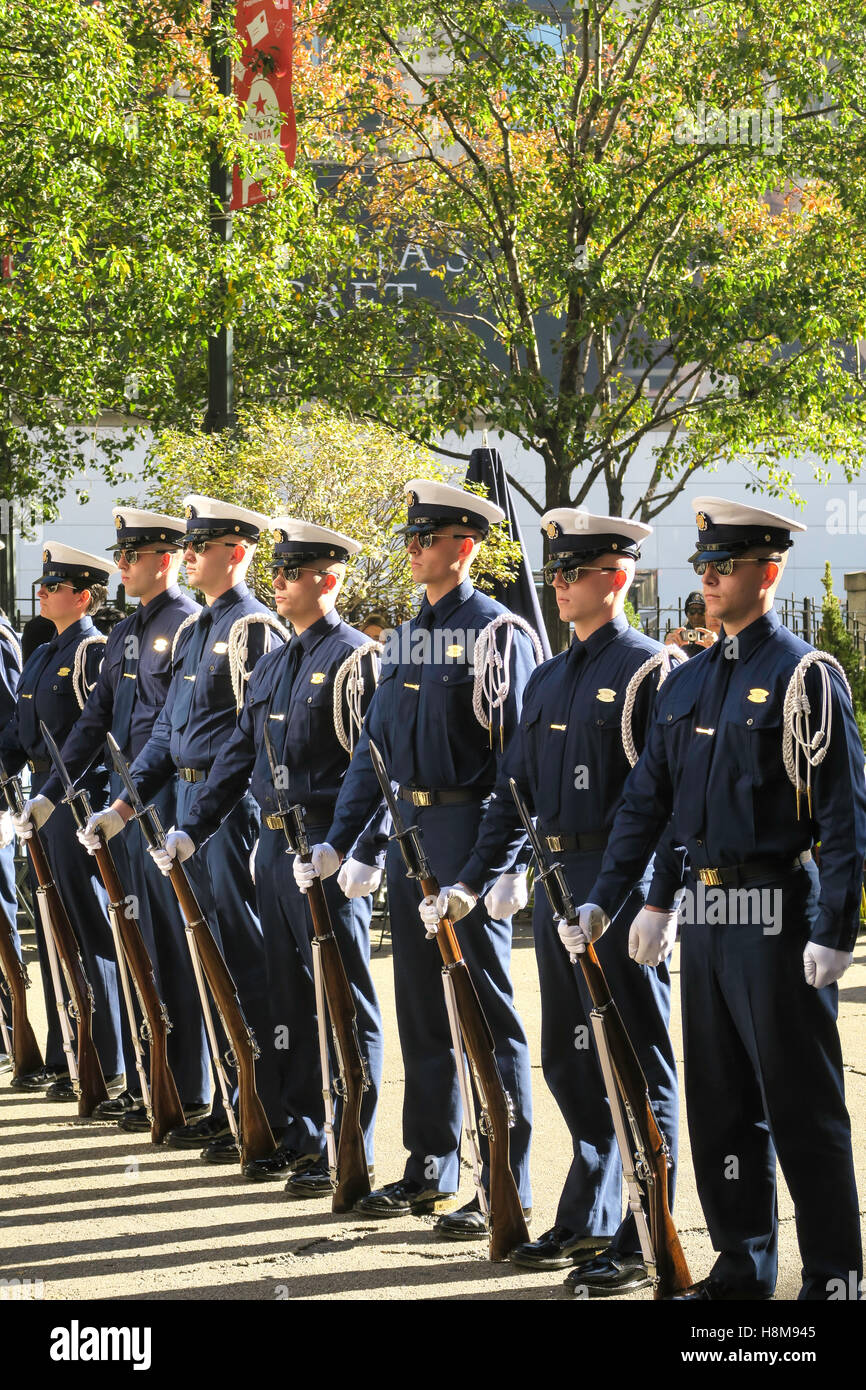 United States Coast Guard Academy Stille Drill Team, NYC, USA Stockfoto