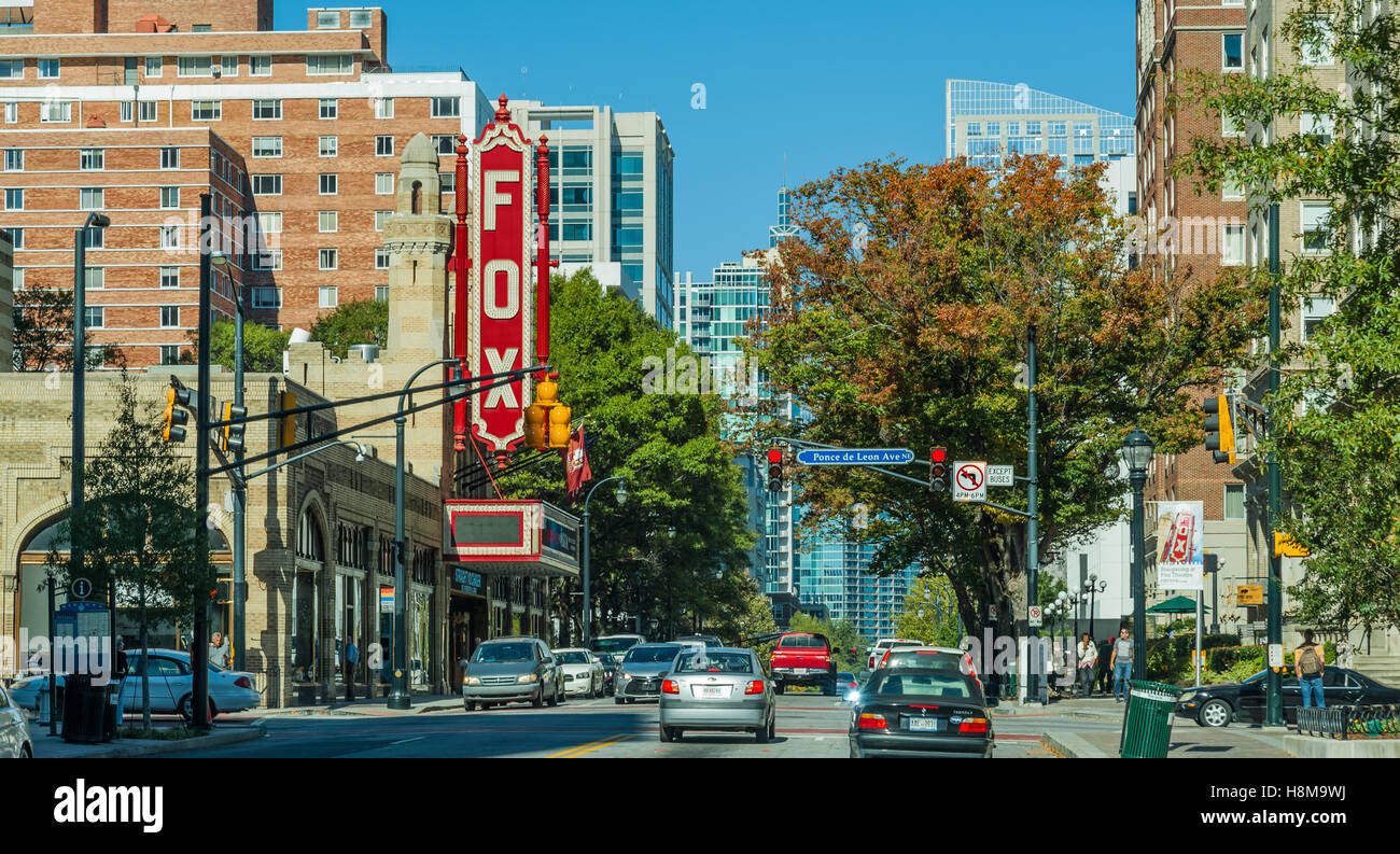 Fox Theater Atlanta Peachtree Street und Ponce de Leon Avenue in Midtown Atlanta, Georgia, USA. Stockfoto