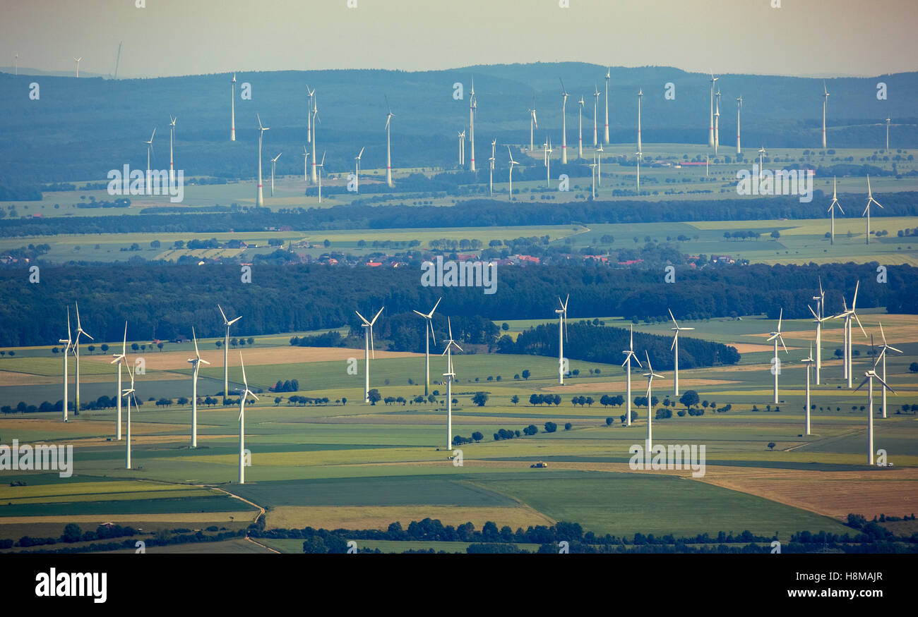 Luftaufnahme, Windkraftanlagen, Windpark Wunnenberg, Windkraft, alternative Energien, erneuerbare Energien, Landschaft Zerstörung Stockfoto
