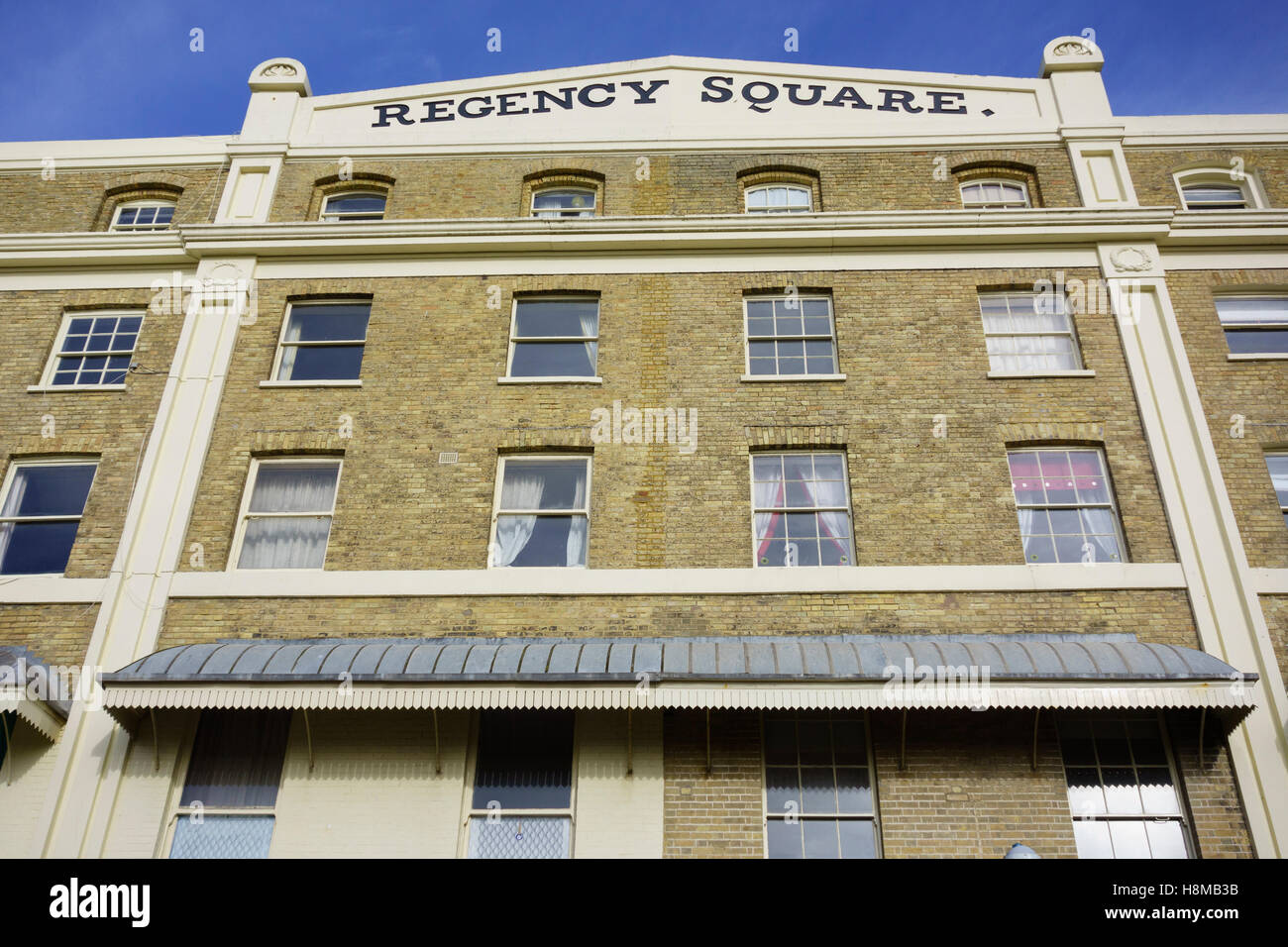 Anfang des 19. Jahrhunderts Regency Square Gebäude mit Giebel, Regency Square, Brighton, Sussex, England UK Stockfoto