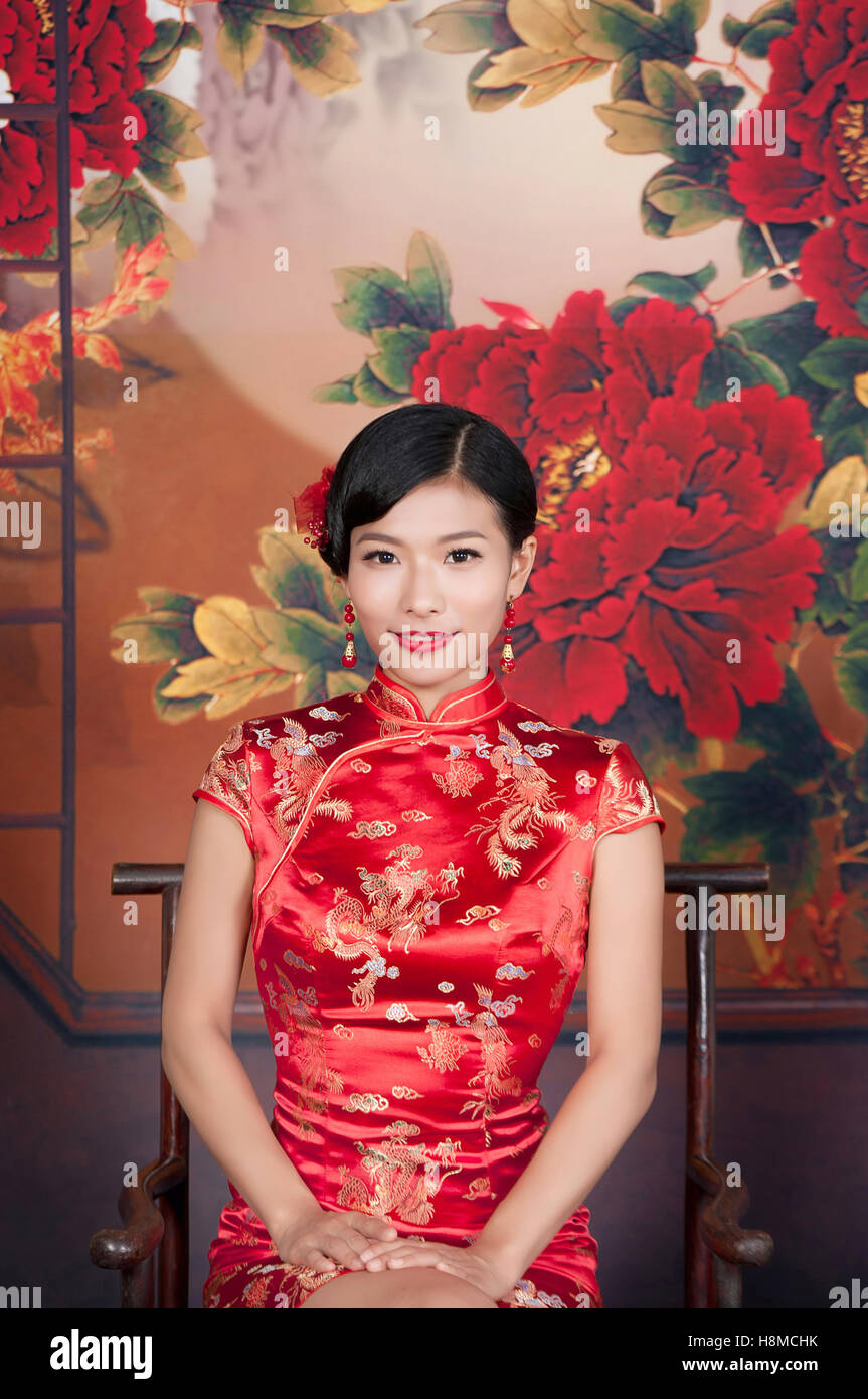 schöne junge asiatische Frau Kleid traditionelle Stockfoto