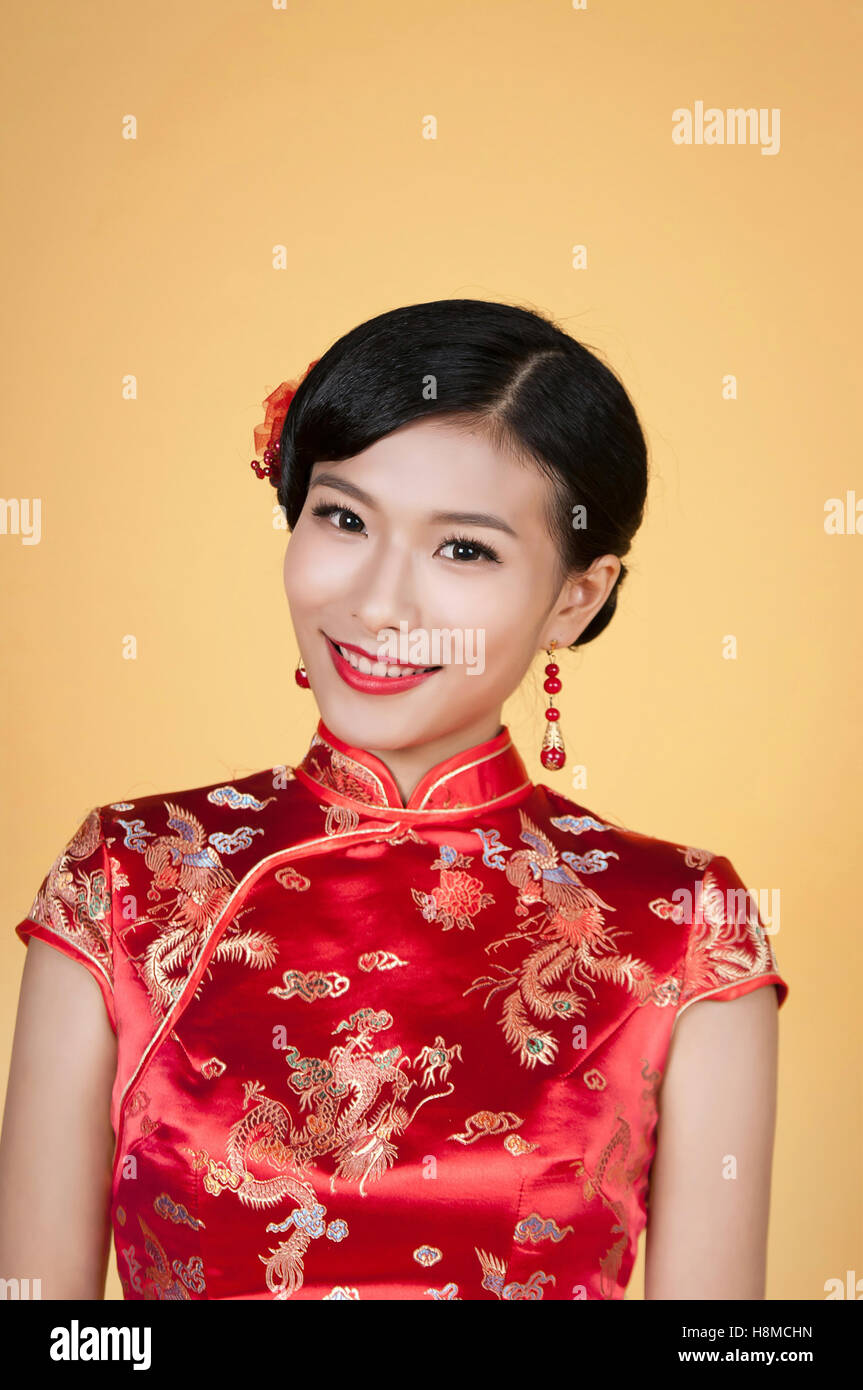 schöne junge asiatische Frau Kleid traditionelle Stockfoto