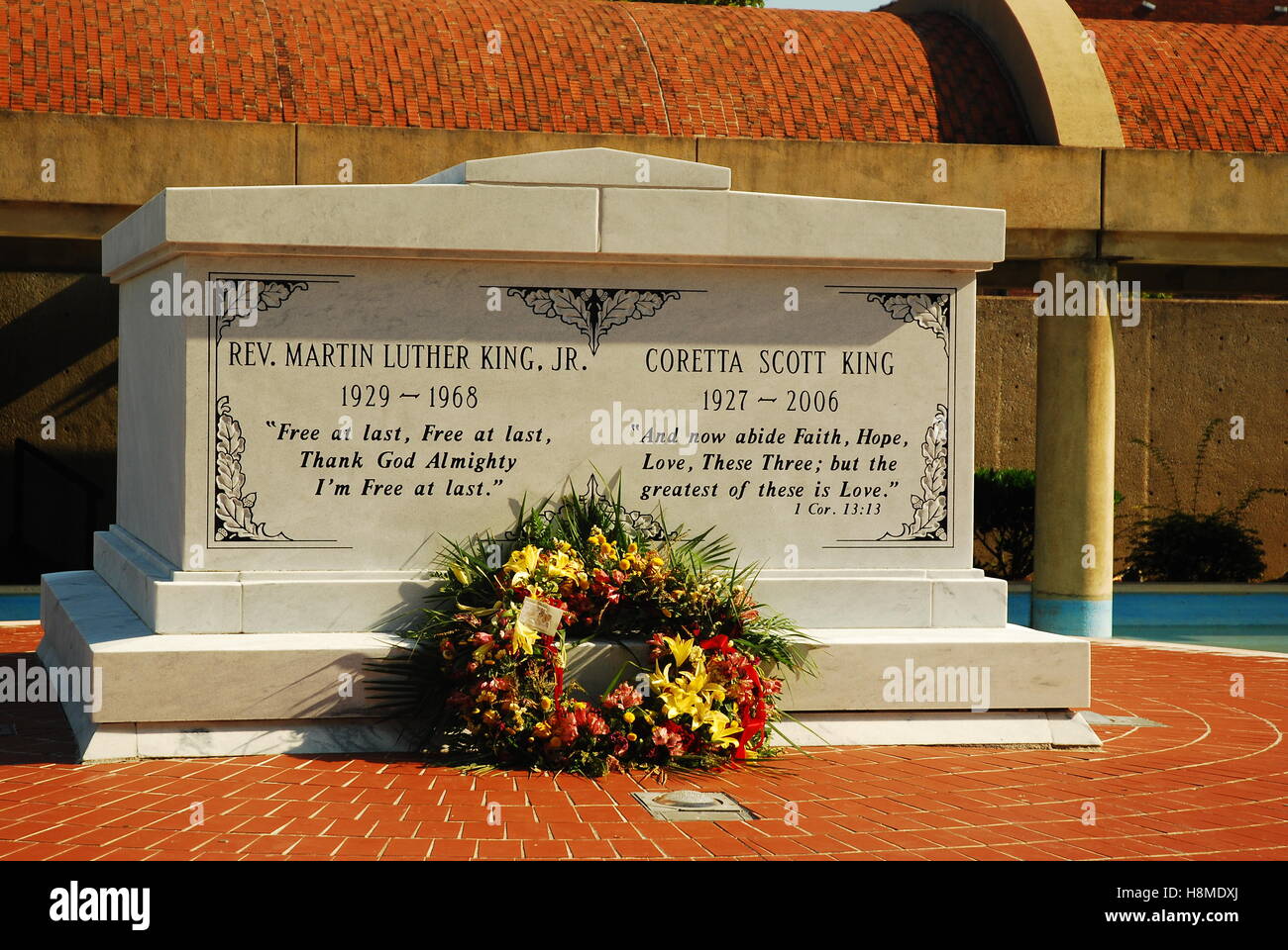 Die Gräber von Martin Luther King und Coretta Scott King sind prominent an der Martin-Luther-King-Center für gewaltfreie Erziehung Stockfoto