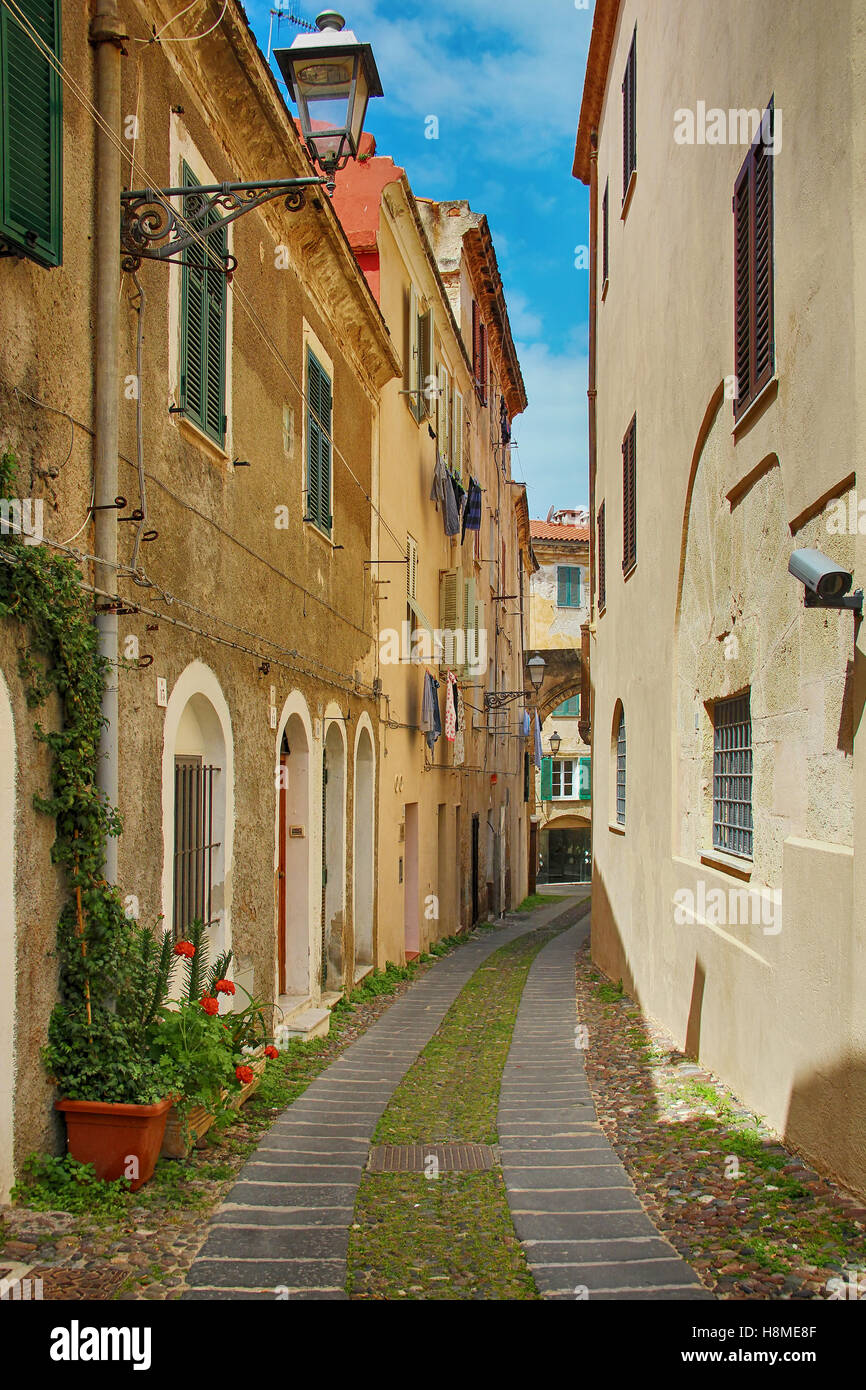 Schöne Gasse in der Altstadt von Alghero, Sardinien, Italien Stockfoto