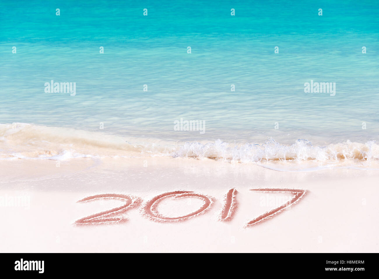 geschrieben auf dem Sand des Strandes, 2017 Reisen Sie 2017 Neujahr Konzept Stockfoto