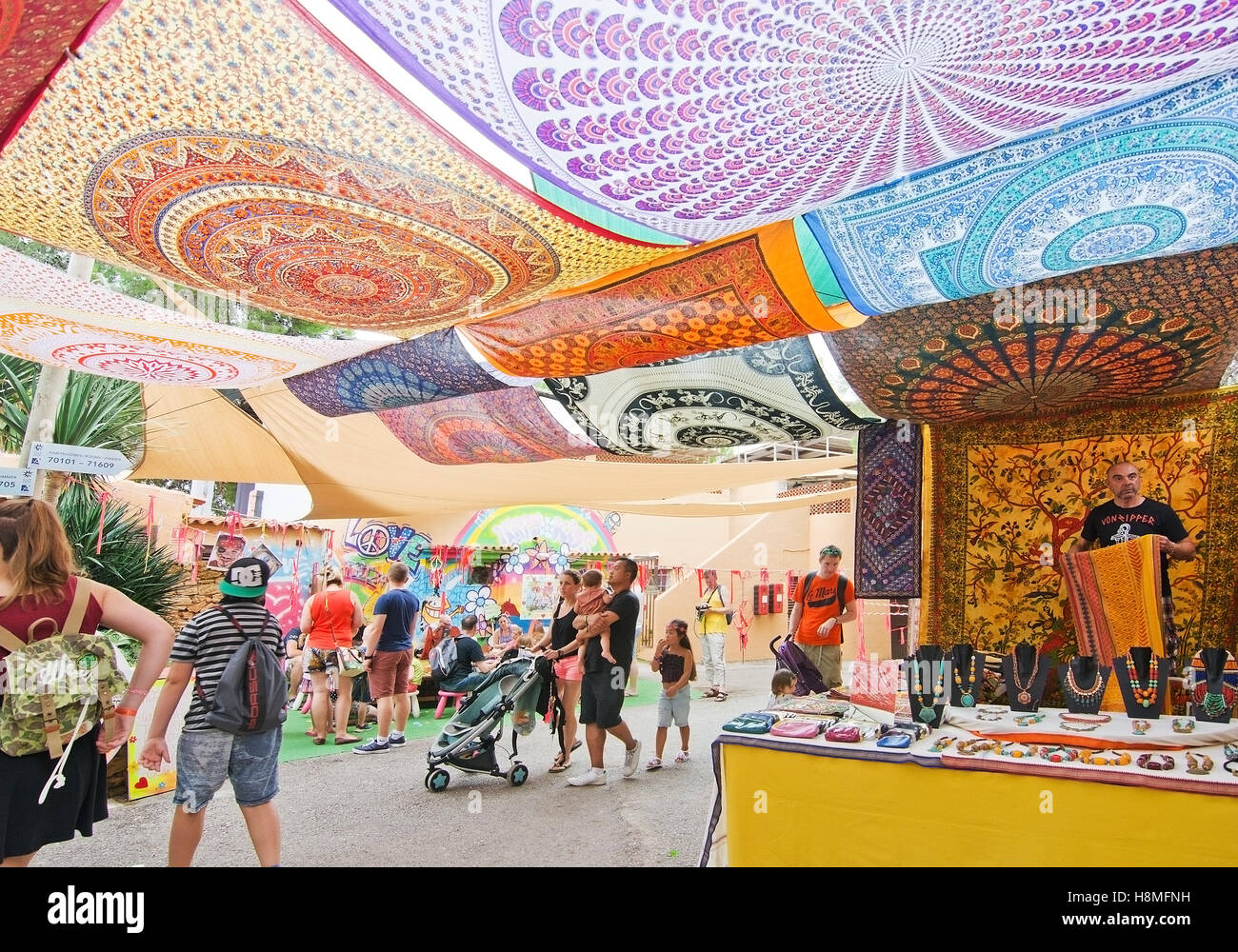 Hippie Markt Punta Arabi Es Canar auf dem letzten Markt für die Saison im Oktober. Stockfoto