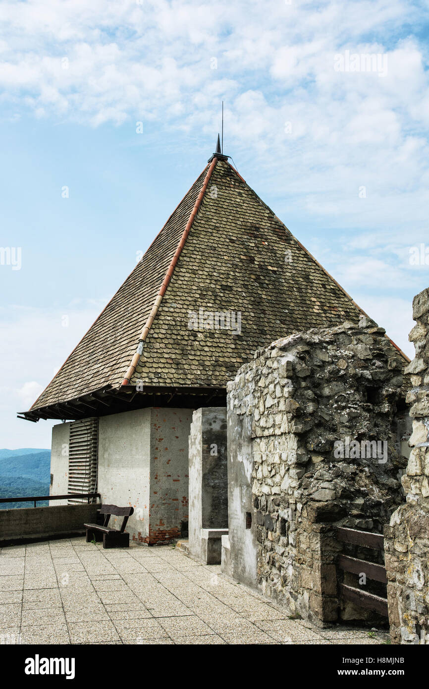 Ruine Burg Visegrad, Ungarn. Detail-Foto der antiken Architektur. Reiseziel. Kulturelles Erbe. Stockfoto