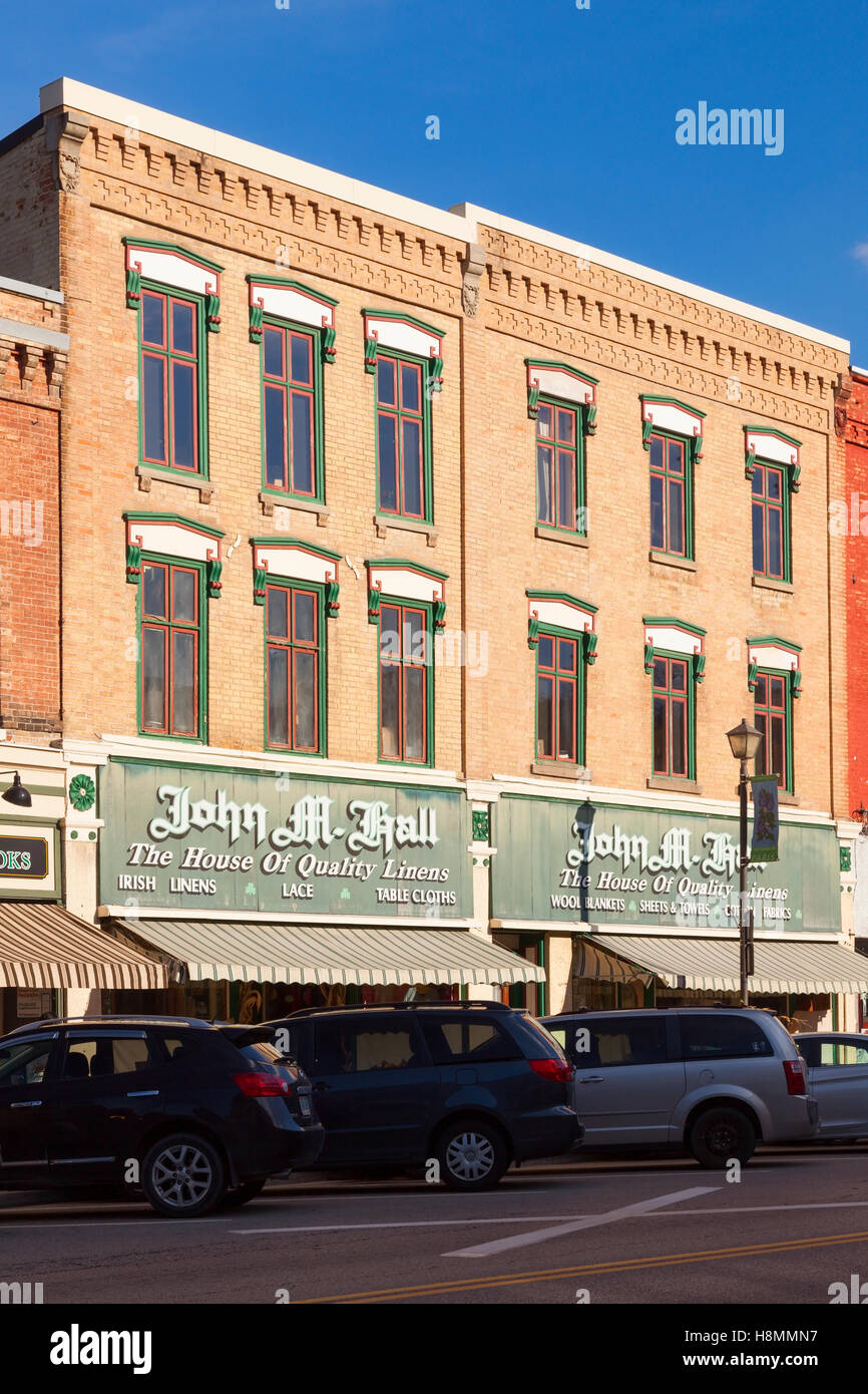 John M Hall Haus mit hochwertiger Bettwäsche entlang der Grand River Street in Paris, Ontario, Kanada. Stockfoto