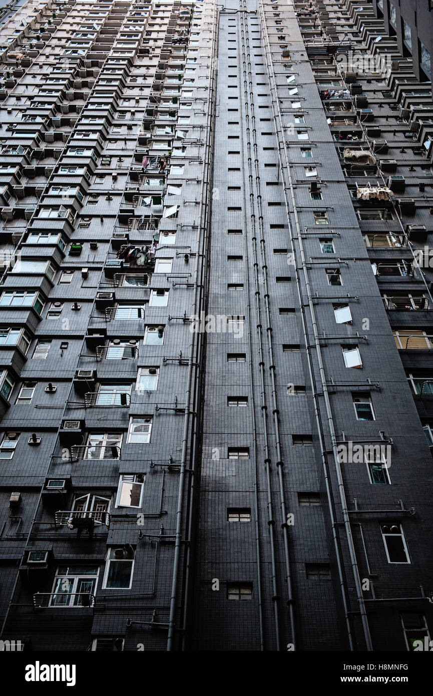 Bei Dunkelheit Wohnhaus in Hongkong, Central, Mitte Ebenen nachschlagen Stockfoto