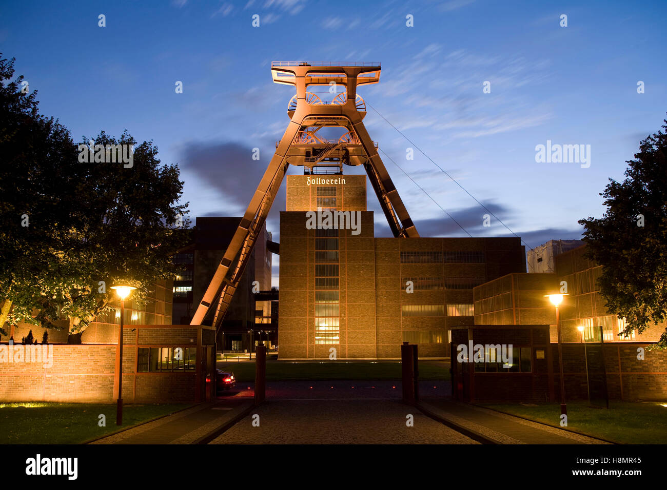 Deutschland, Ruhrgebiet, Essen, Industrie Denkmal Zeche Zollverein Schacht XII, Förderturm. Stockfoto