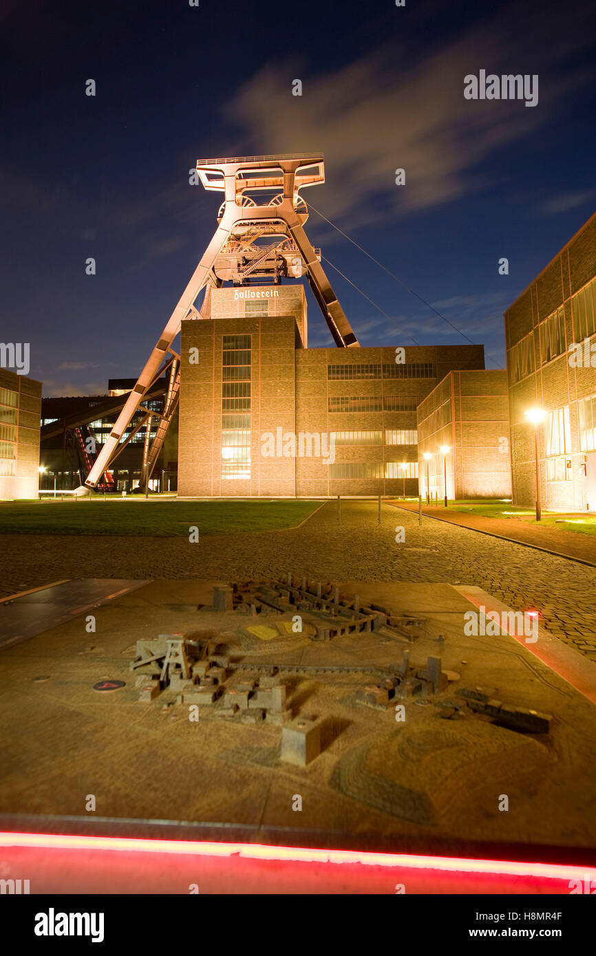 Deutschland, Ruhrgebiet, Essen, Industrie Denkmal Zeche Zollverein, Schacht XII, Förderturm, Modell der Kohle von mir Zollverein. Stockfoto
