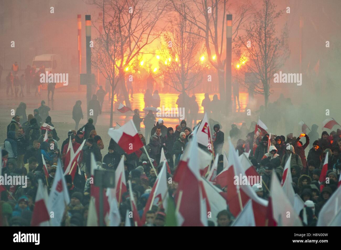 Tausende von Aktivisten, Nationalisten und Rechten Mitglieder zogen