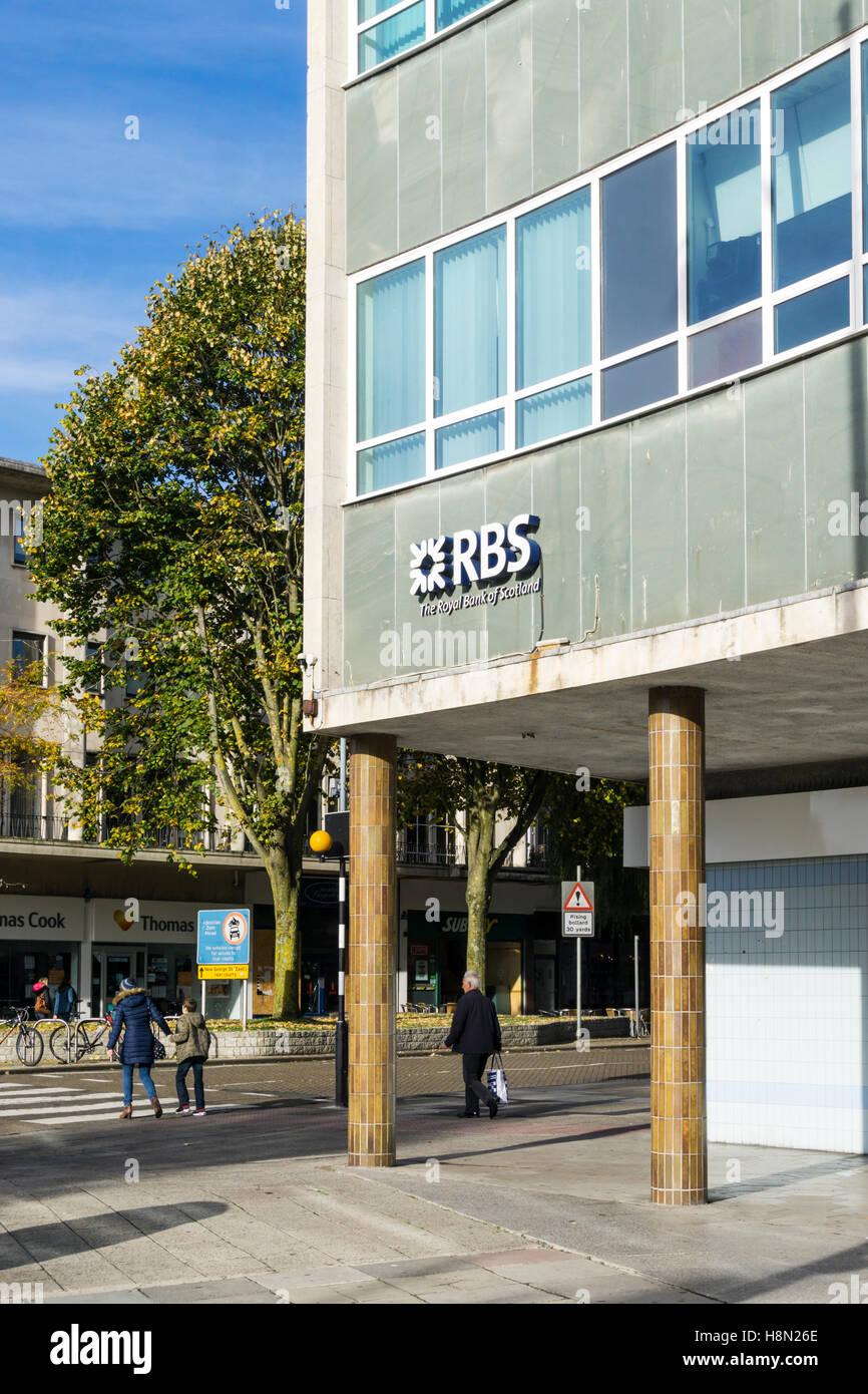 Royal Bank of Scotland, RBS, Logos und Zeichen am Ende des Postgebäude in Plymouth. Stockfoto