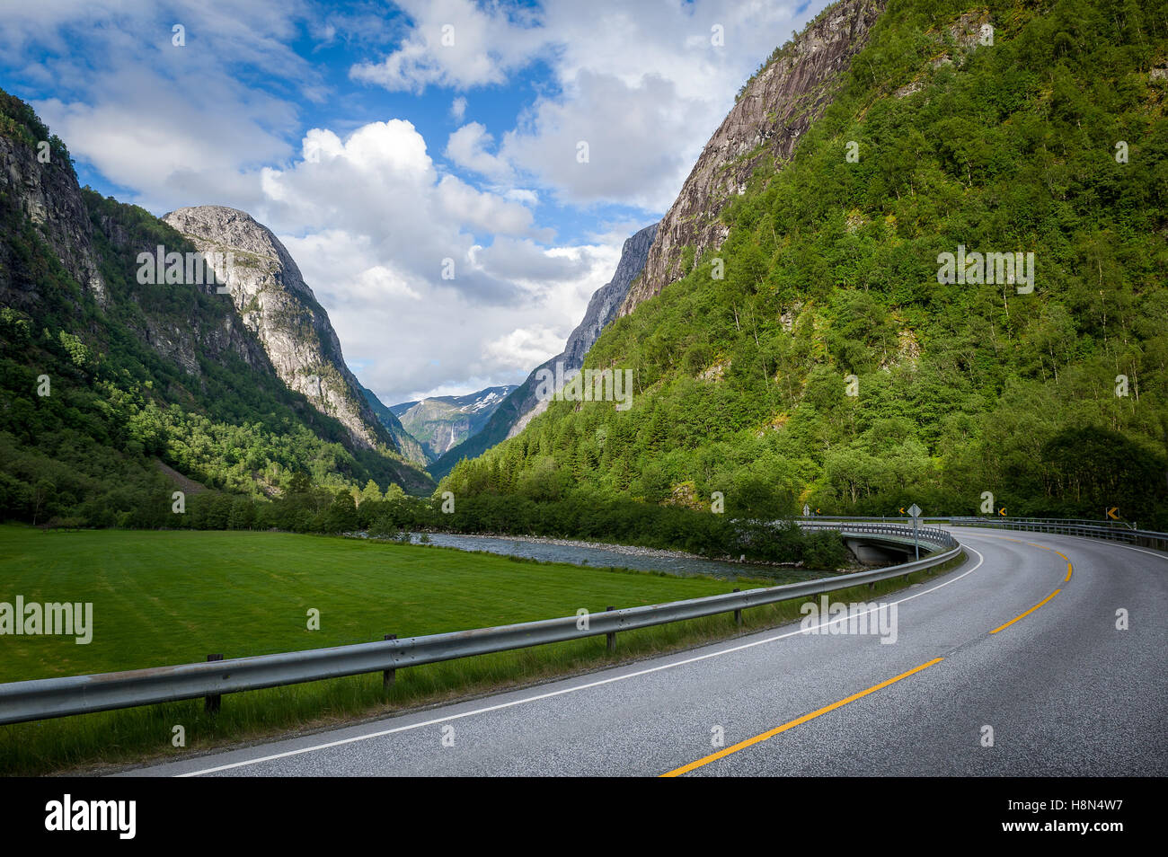 Serpentinenstraße in Bergen, Norwegen Stockfoto