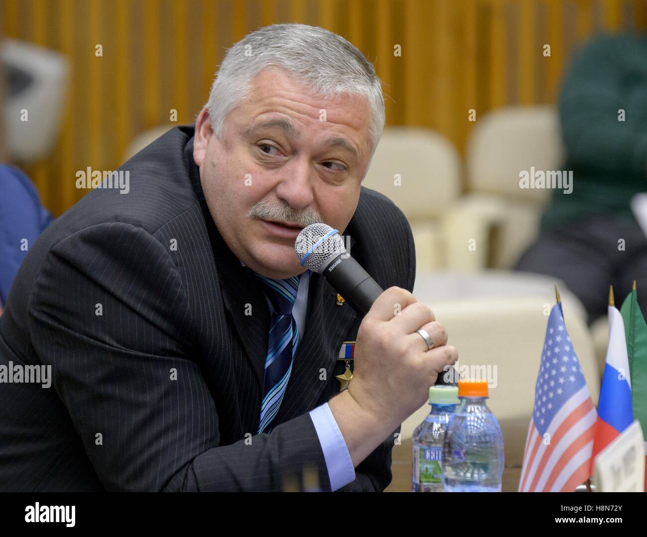 NASA internationale Raumstation Expedition 50 Sojus MS-03 backup Crew Mitglied russische Kosmonauten Fyodor Yurchikhin von Roskosmos spricht bei einer Besatzung Pressekonferenz auf der Gagarin-Kosmonautentrainingszentrum 26. Oktober 2016 in Star City, Russland. Stockfoto