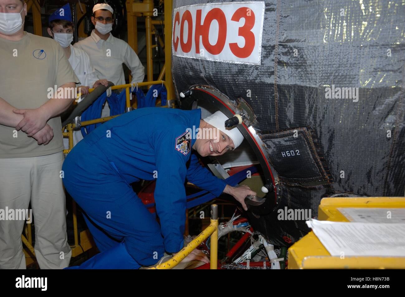 NASA internationale Raumstation Expedition 50-51 backup Crew Mitglied US-amerikanischer Astronaut Jack Fischer klettert an Bord der Sojus MS-03-Raumschiff während des Trainings vor dem Start in Baikonur Kosmodrom Integration Anlage 2. November 2016 in Baikonur, Kasachstan. Stockfoto