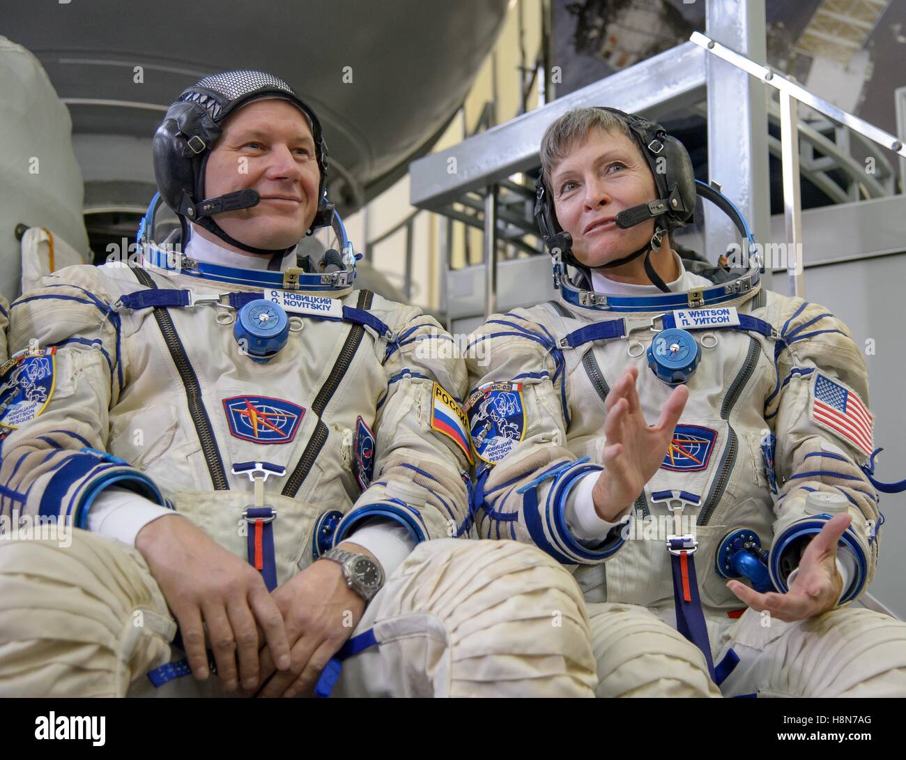 NASA internationale Raumstation Expedition 50 MS Sojus-03 erstklassige Crew Mitglieder russische Kosmonaut Oleg Novitskiy Roskosmos (links) und US-amerikanische Astronautin Peggy Whitson bereiten für ihre Qualifikation Prüfungen im Kosmonauten Training Center 25. Oktober 2016 in Star City, Russland. Stockfoto