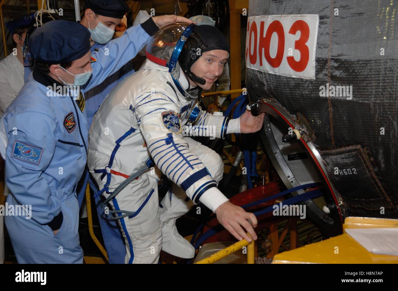 NASA internationale Raumstation Expedition 50-51 erstklassige Crew Mitglied Astronaut Thomas Pesquet von der European Space Agency besteigt das Raumschiff Sojus MS-03 während einer Fit Check-Generalprobe in Baikonur Kosmodrom Integration Anlage 2. November 2016 in Baikonur, Kasachstan. Stockfoto