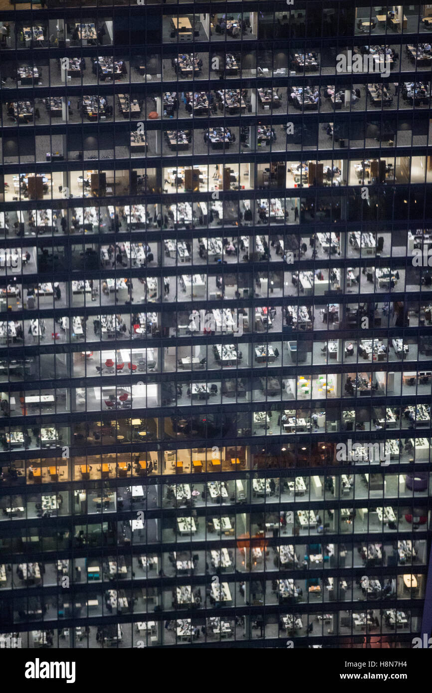 Nahaufnahme von 20 Fenchurch Street (Walkie-talkie) Gebäude in der Nacht, Fenchurch Street, City of London, England, Vereinigtes Königreich Stockfoto