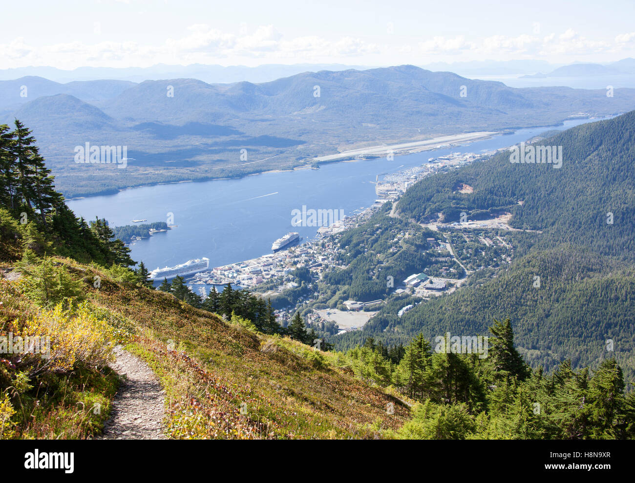 Die Ansicht der Stadt Ketchikan vom Mount Reh (Alaska). Stockfoto
