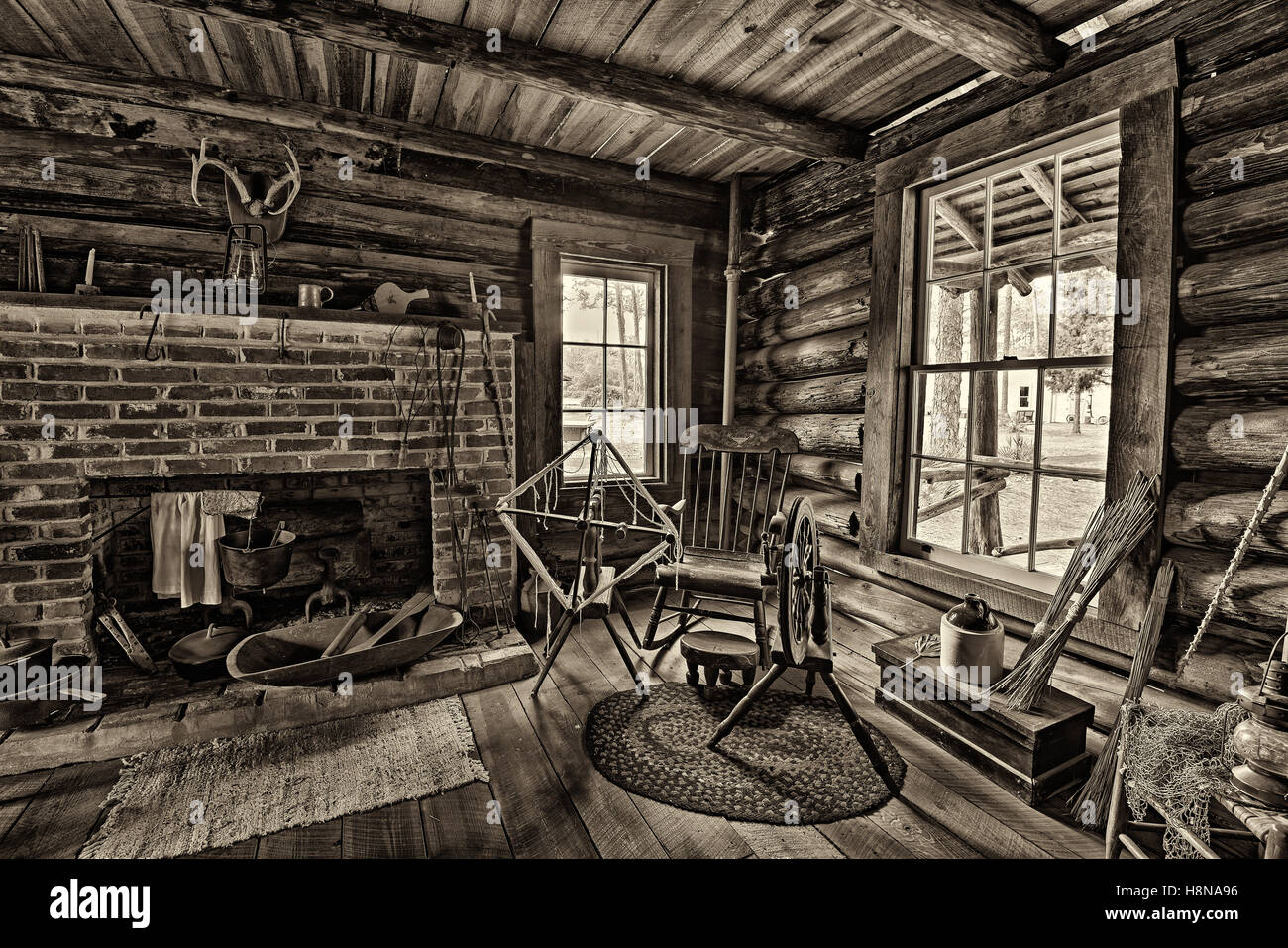 Innere des historischen McMullen-Kutscher-Blockhaus in Pinellas County Heritage Village. Stockfoto