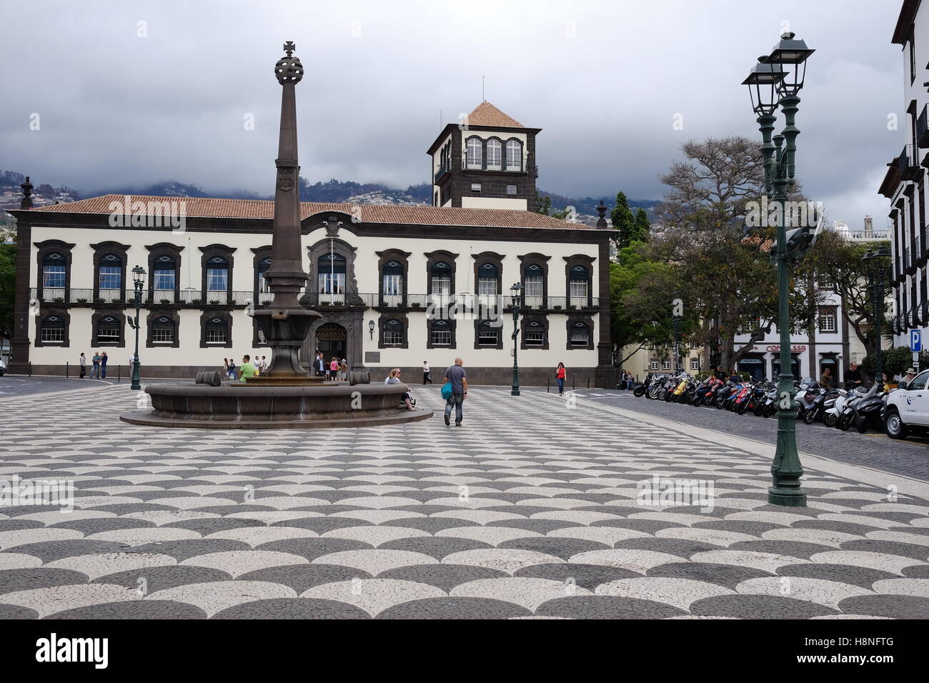 Ansicht des Praça Do Município und Funchal Rathaus in Funchal, Portugal Stockfoto