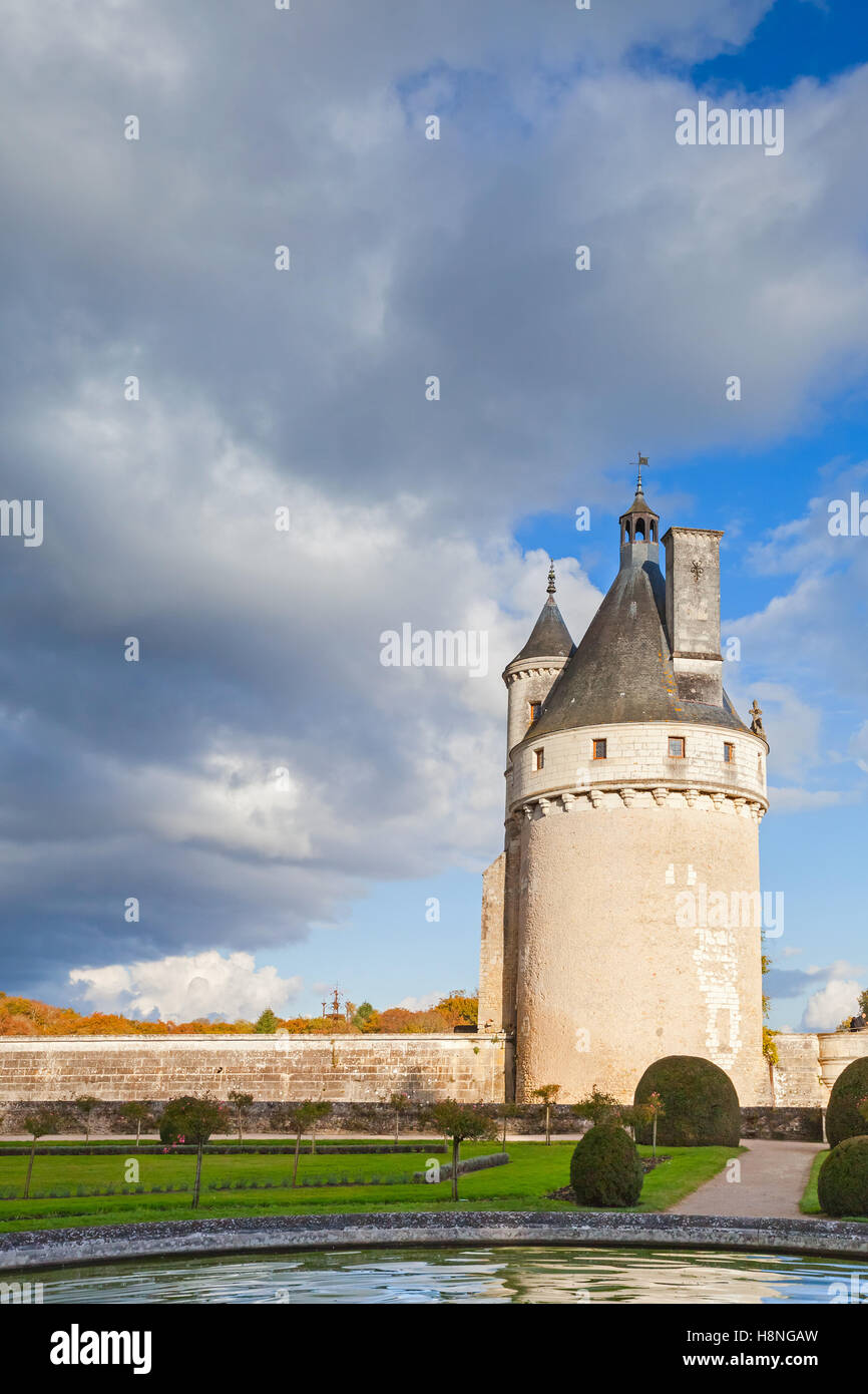 Turm des Chateau de Chenonceau, mittelalterlichen französischen Schlosses, Loiretal, Frankreich. Es entstand im 15. / 16. Jahrhundert, eine architektonische mi Stockfoto