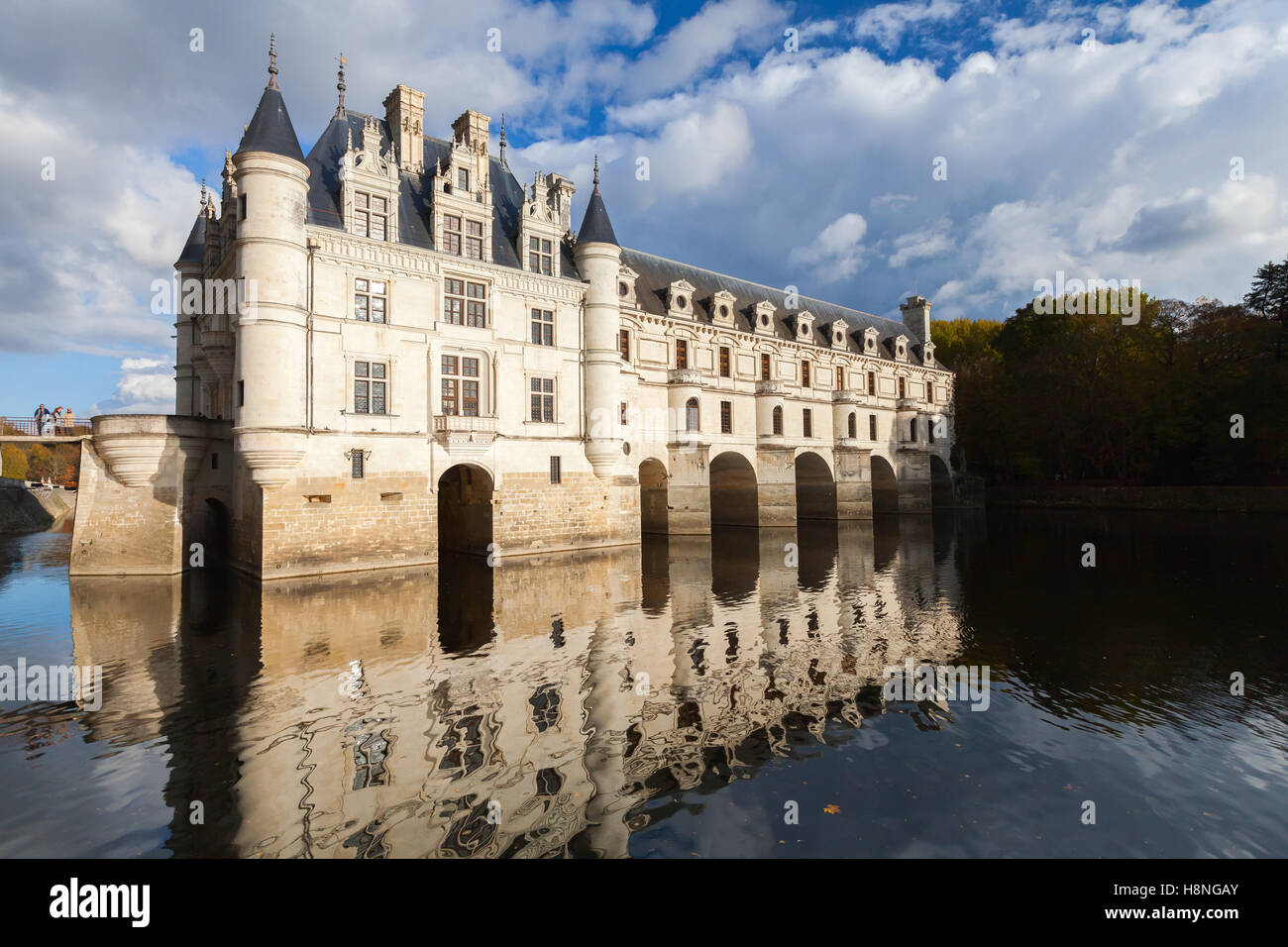 Das Chateau de Chenonceau, mittelalterlichen französischen Schlosses, Loiretal, Frankreich. Es entstand im 15. / 16. Jahrhundert, eine architektonische Mischung Stockfoto