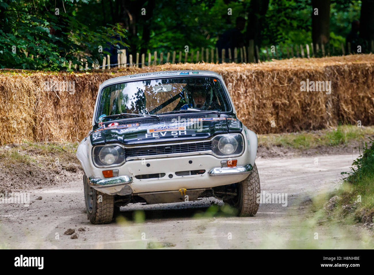 1969 Ford Escort MkI Twin-Cam mit Fahrer Steve Ward auf der Rallye zu inszenieren, bei dem 2016 Goodwood Festival of Speed, Sussex, UK Stockfoto