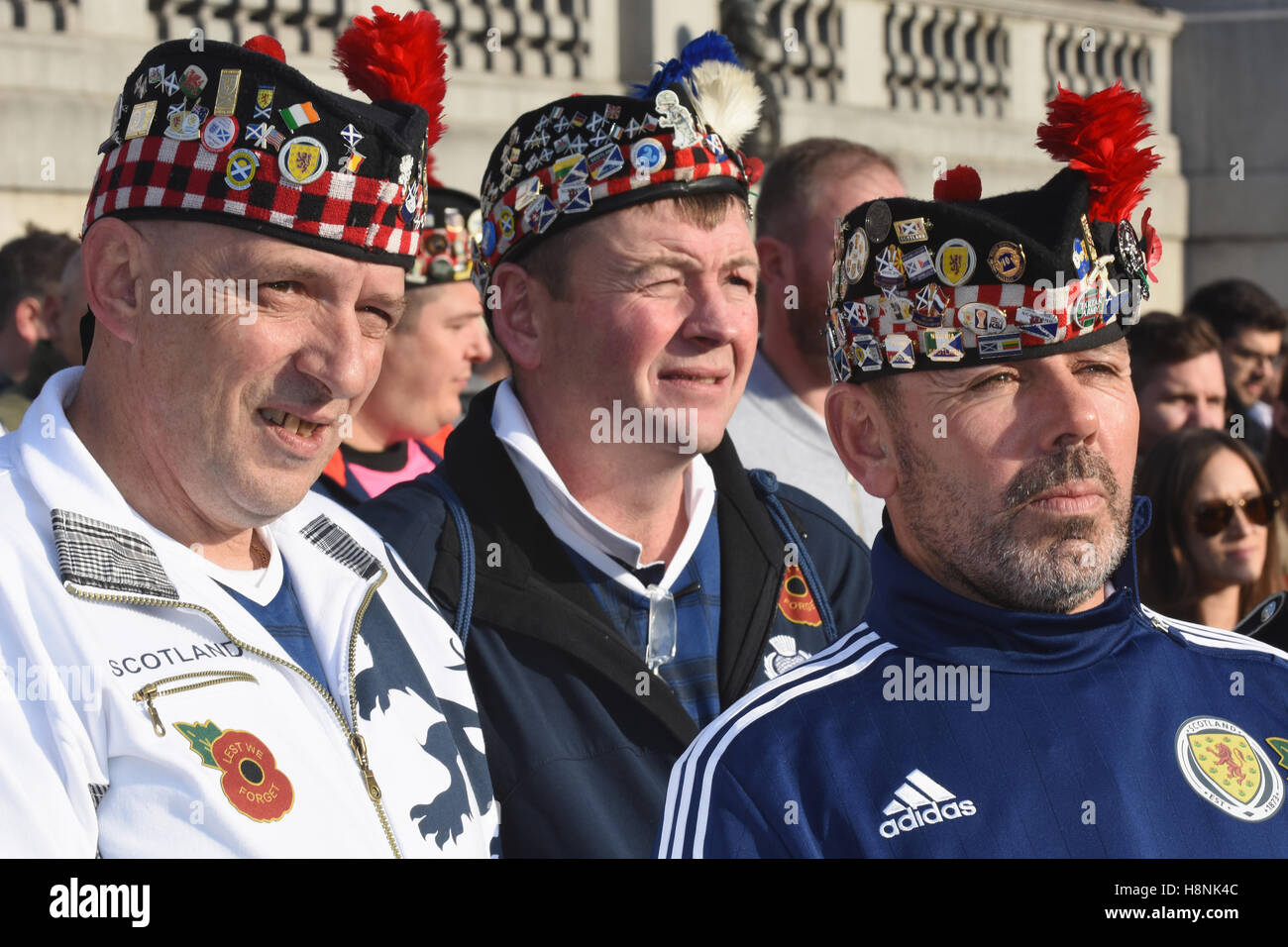 Schottische Fußball-Fans, Tag des Waffenstillstands, der Royal British Legion, Ruhe auf dem Platz Trafalgar Square,London.UK Stockfoto