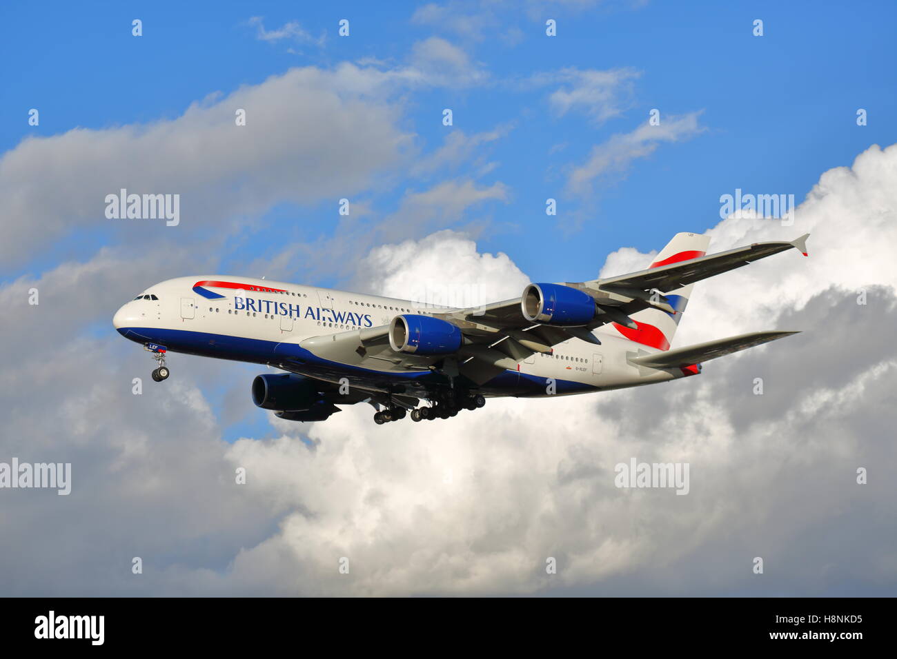 British Airways Airbus A380-800 G-XLEF landet auf dem London Heathrow, Vereinigtes Königreich Stockfoto