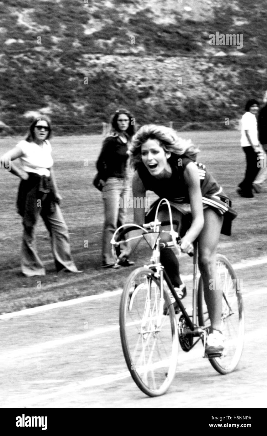 Farrah Fawcett auf dem Fahrrad in den 1970er Jahren. © RTNBarr / MediaPunch Stockfoto