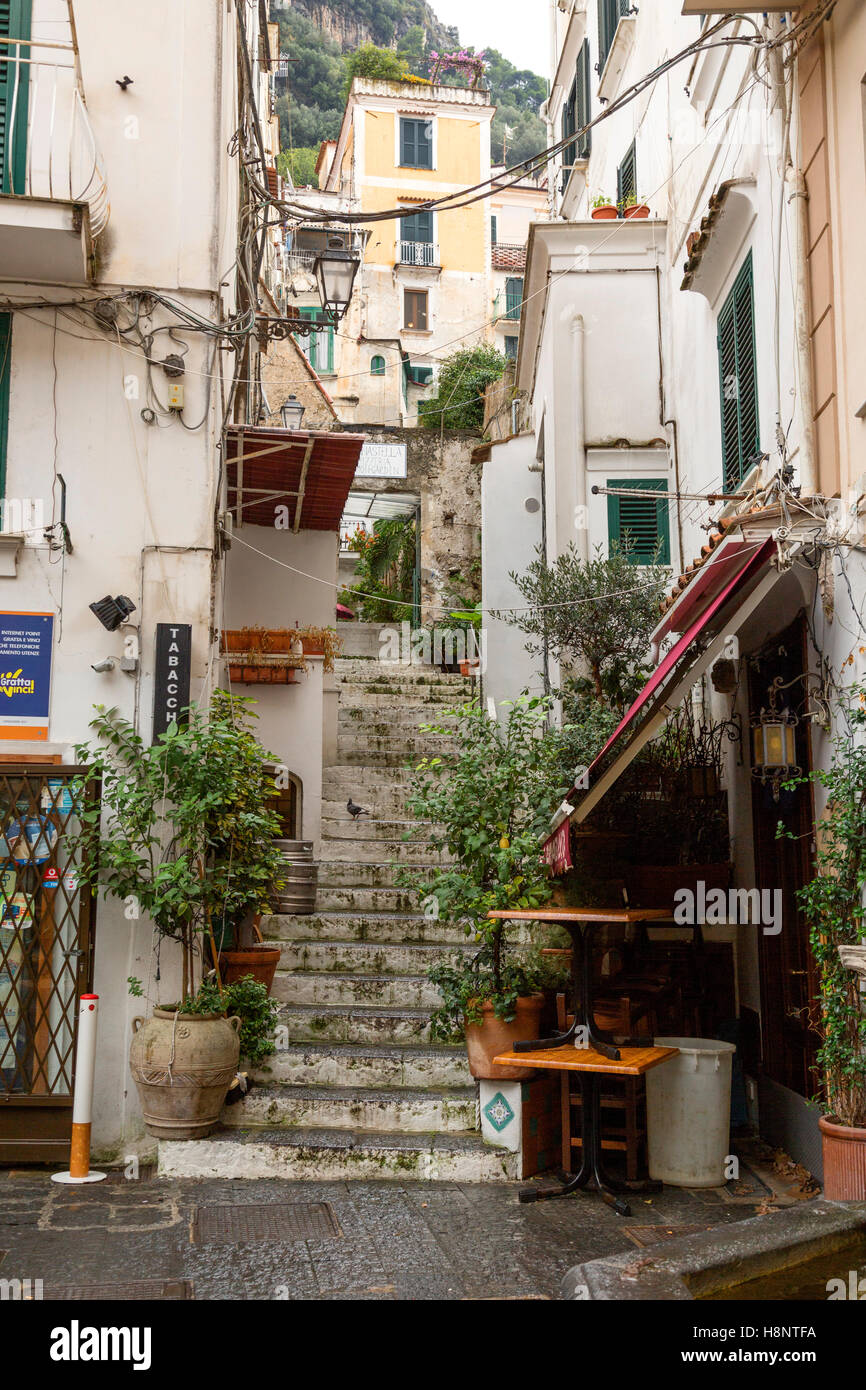 Steile Treppen, schmale Durchgang Stadt Amalfi, Italien. Stockfoto