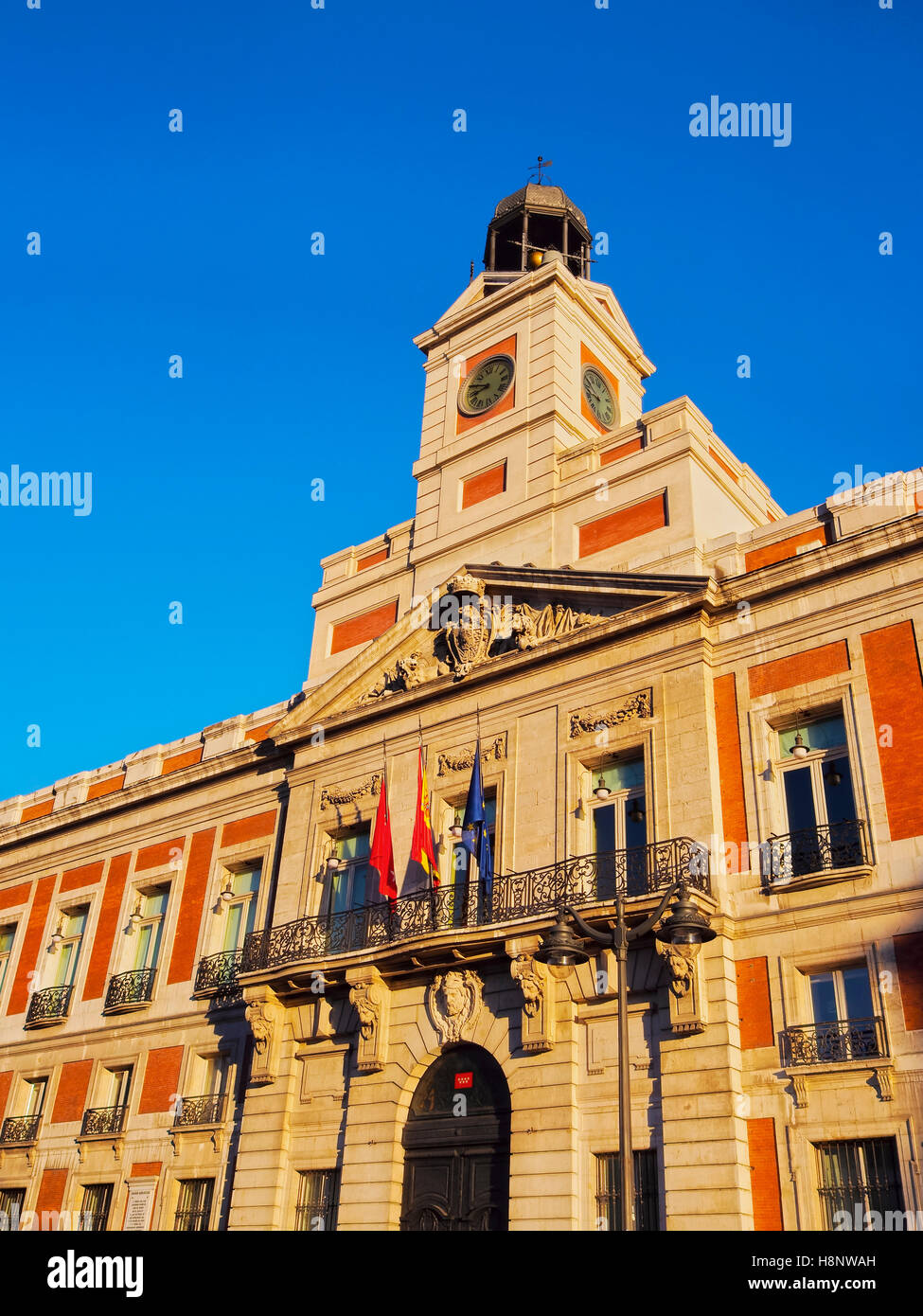 Spanien, Madrid, Puerta del Sol, Blick auf die Direccion General de Medios de Comunicacion Buliding. Stockfoto