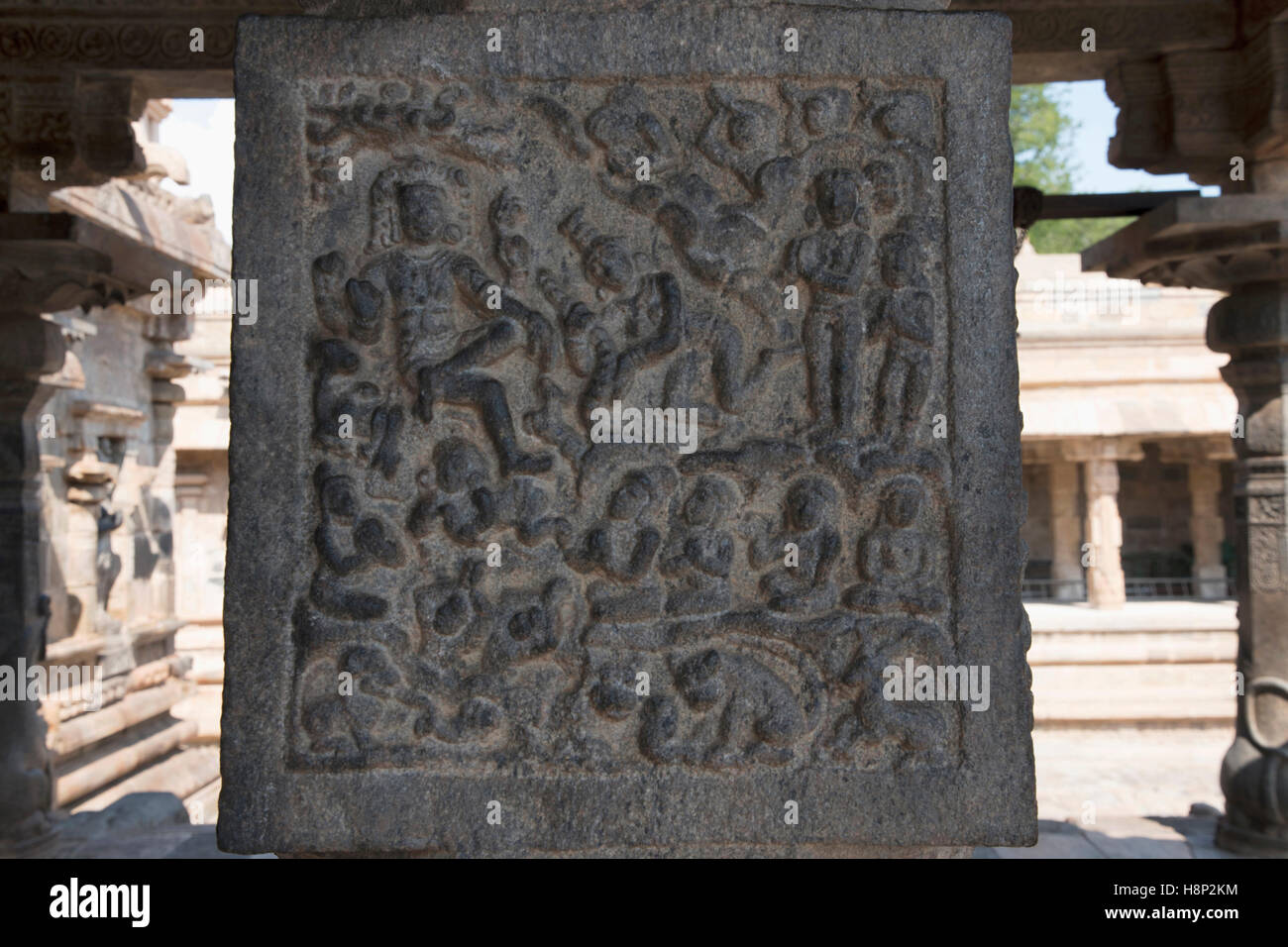 Rati der Königin von Kama Angebot Garland, Siva, inneren Säulen, Agra-Mandapa, Airavatesvara-Tempel, Darasuram, Tamil Nadu, Indien Stockfoto