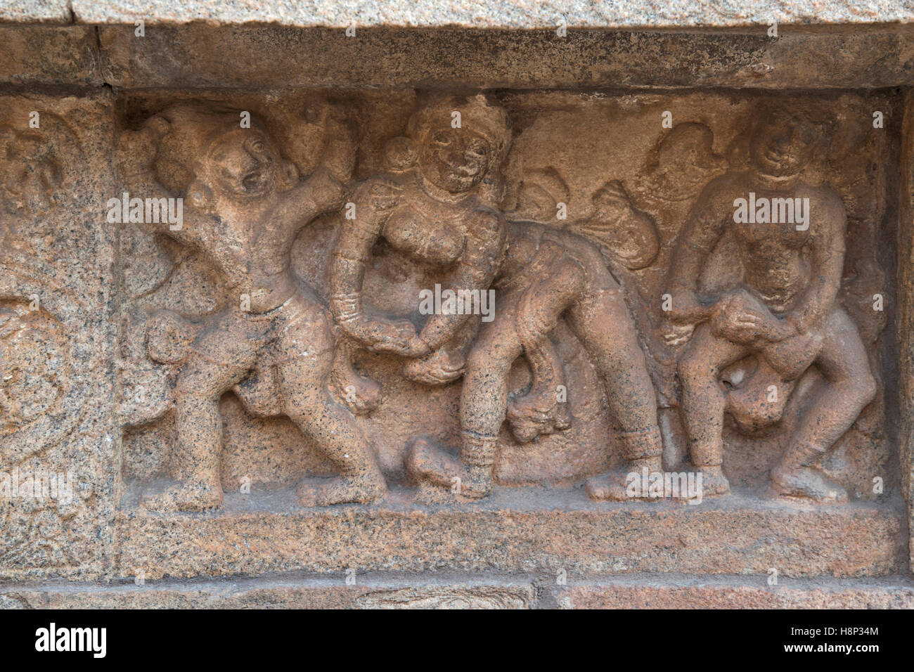 Panel zeigt die Szene des Tanzes, des Mandapa, Airavatesvara-Tempel Komplex, Darasuram, Tamil Nadu, Indien. Stockfoto