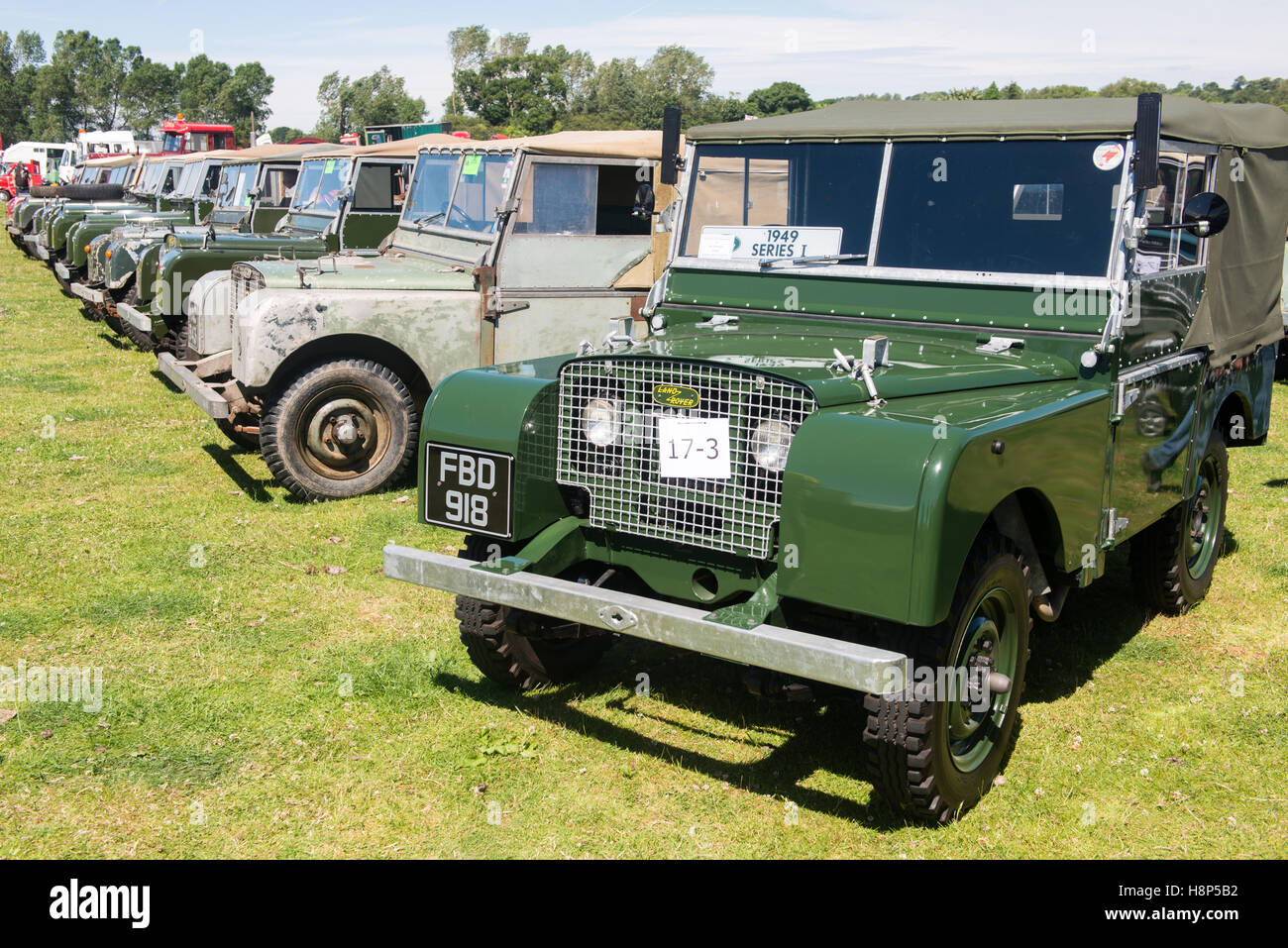 England, Yorkshire - Land Rover in Masham Dampf-Rallye, eine antike zeigen für alte Traktoren, Autos und Lokomotiven Stockfoto