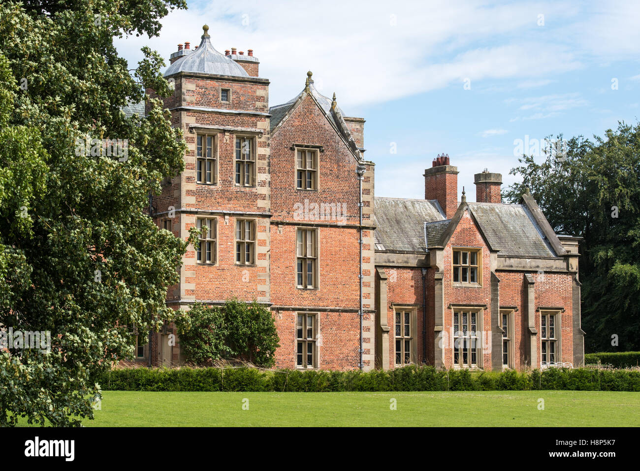 Großbritannien, England, Yorkshire - alte Architektur auf dem Gelände der historischen Kiplin Hall in Yorkshire, England. Stockfoto