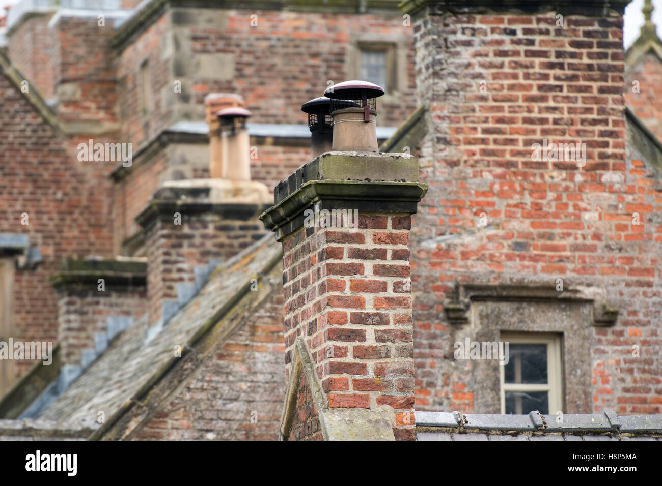 Großbritannien, England, Yorkshire - alte Architektur auf dem Gelände der historischen Kiplin Hall in Yorkshire, England. Stockfoto