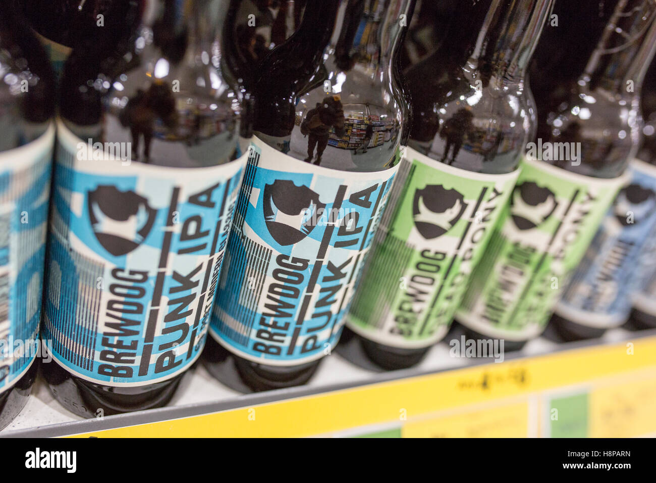 BrewDog Bier in einem britischen Supermarkt-Geschäft Stockfoto