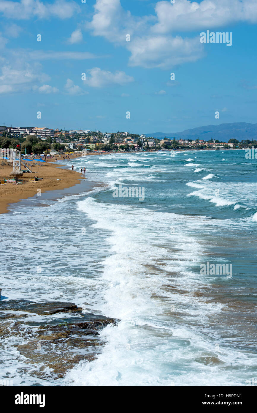 Griechenland, Kreta, Chania, Blick Über Den Strand von Kato Stalos Nach Agia Marina Stockfoto