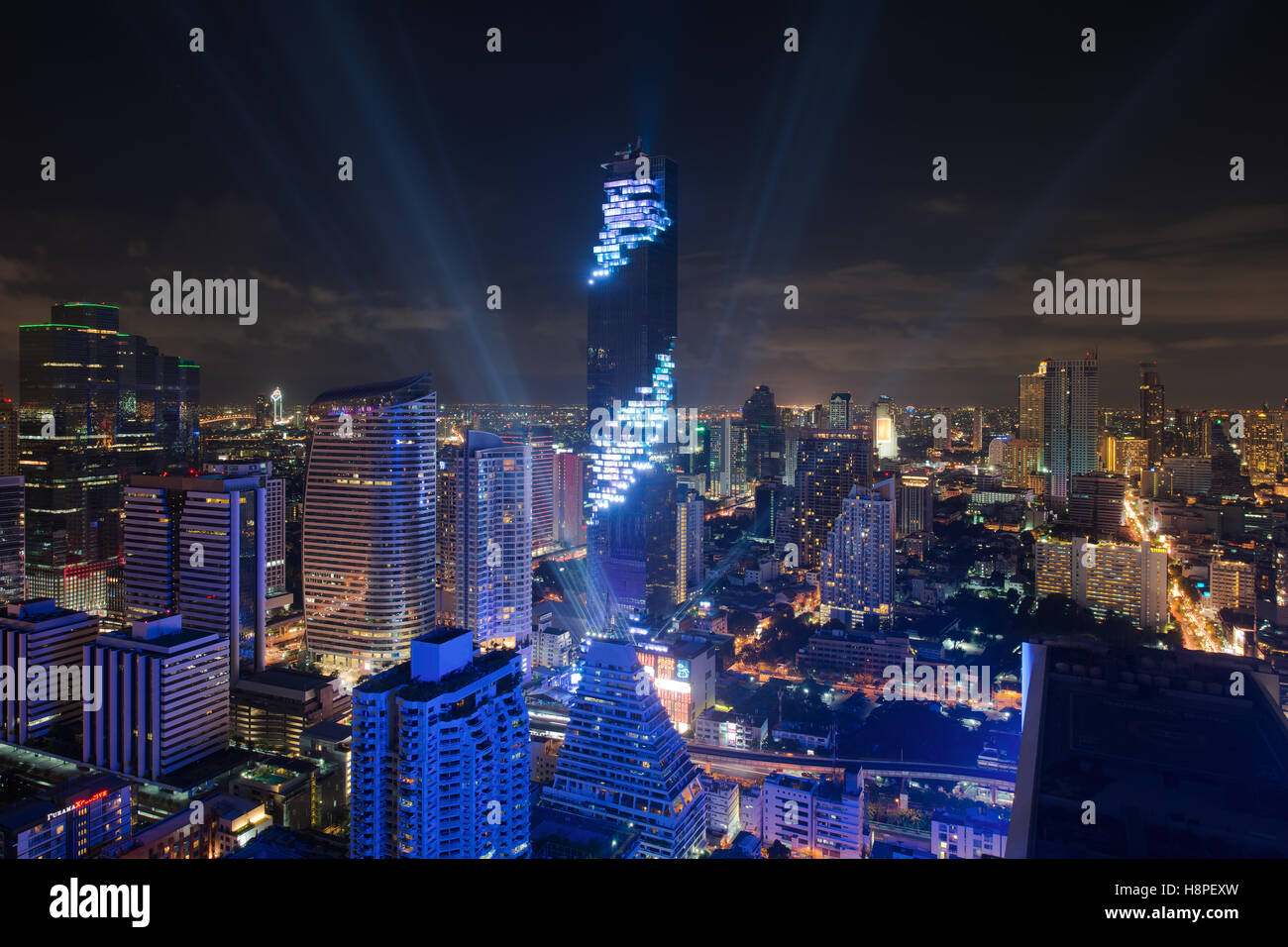 Light &amp; sound Show auf Mahanakhon Gebäude, Mahanakhon Gebäude ist das höchste Gebäude in Bangkok, Thailand. Stockfoto