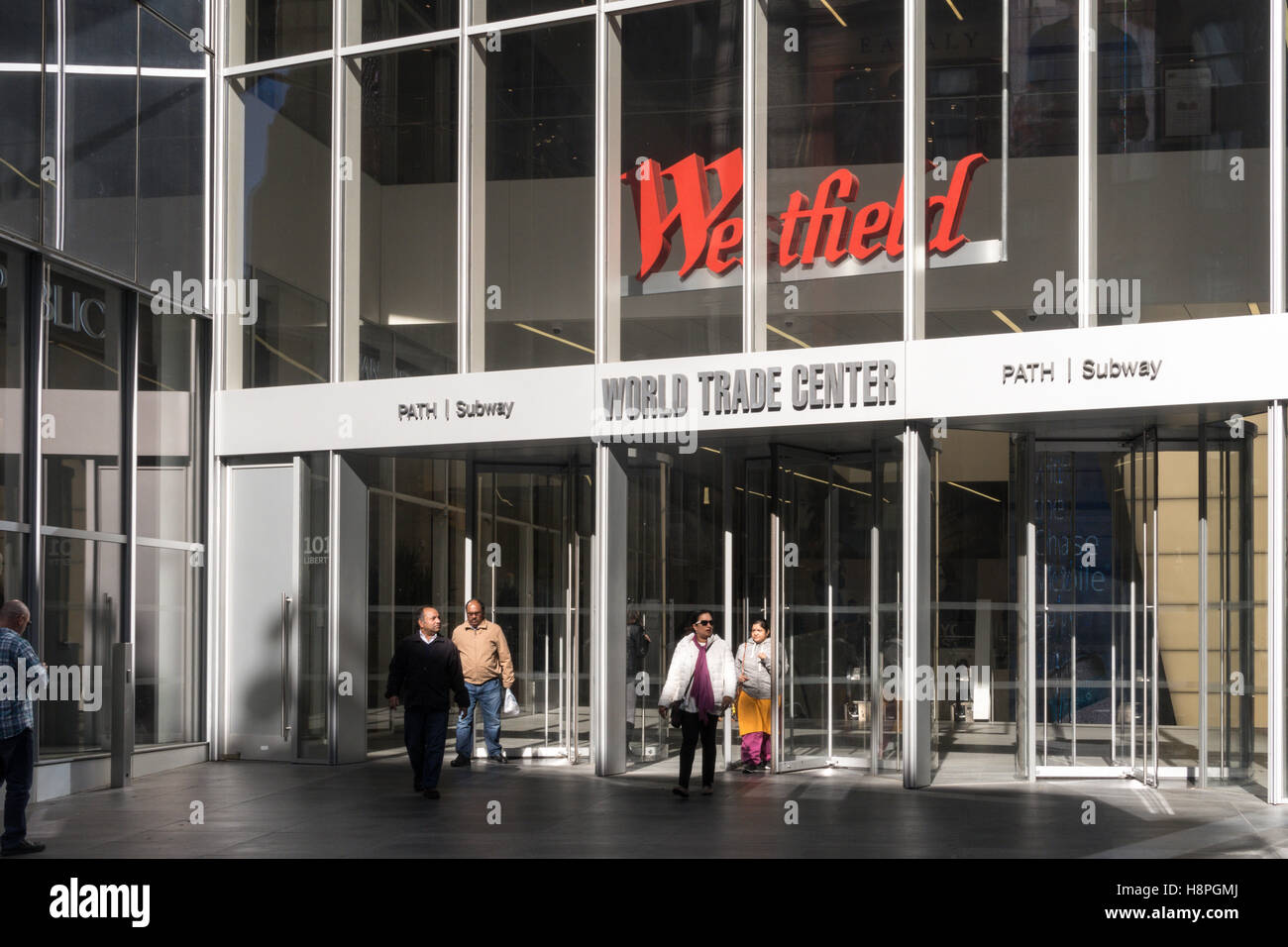Eingang zum Westfield Mall, Four World Trade Center, NYC, USA Stockfoto