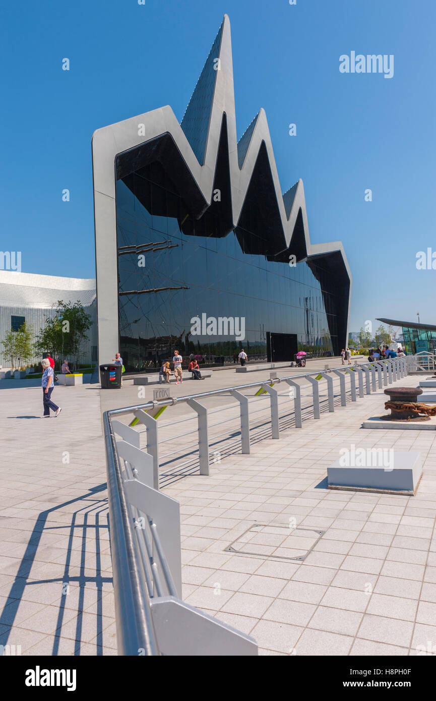 Glasgow Verkehrshaus, entworfen von Zaha Hadid, und am Ufer des Flusses Clyde Stockfoto