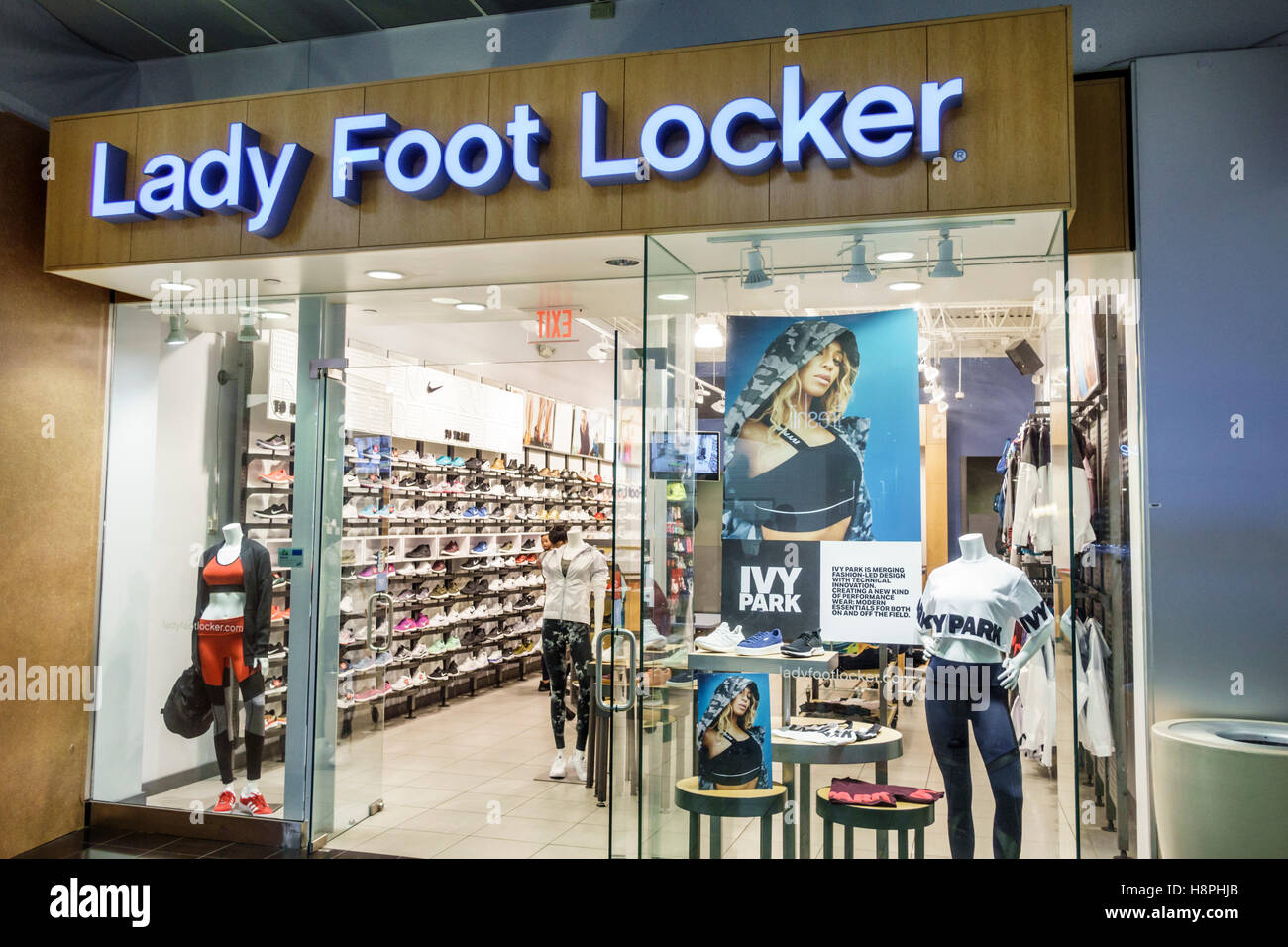 Miami Florida, Internationales Einkaufszentrum, Lady Foot locker, Vorderseite, Eingang, Damen, Sportschuhe, FL161025210 Stockfoto