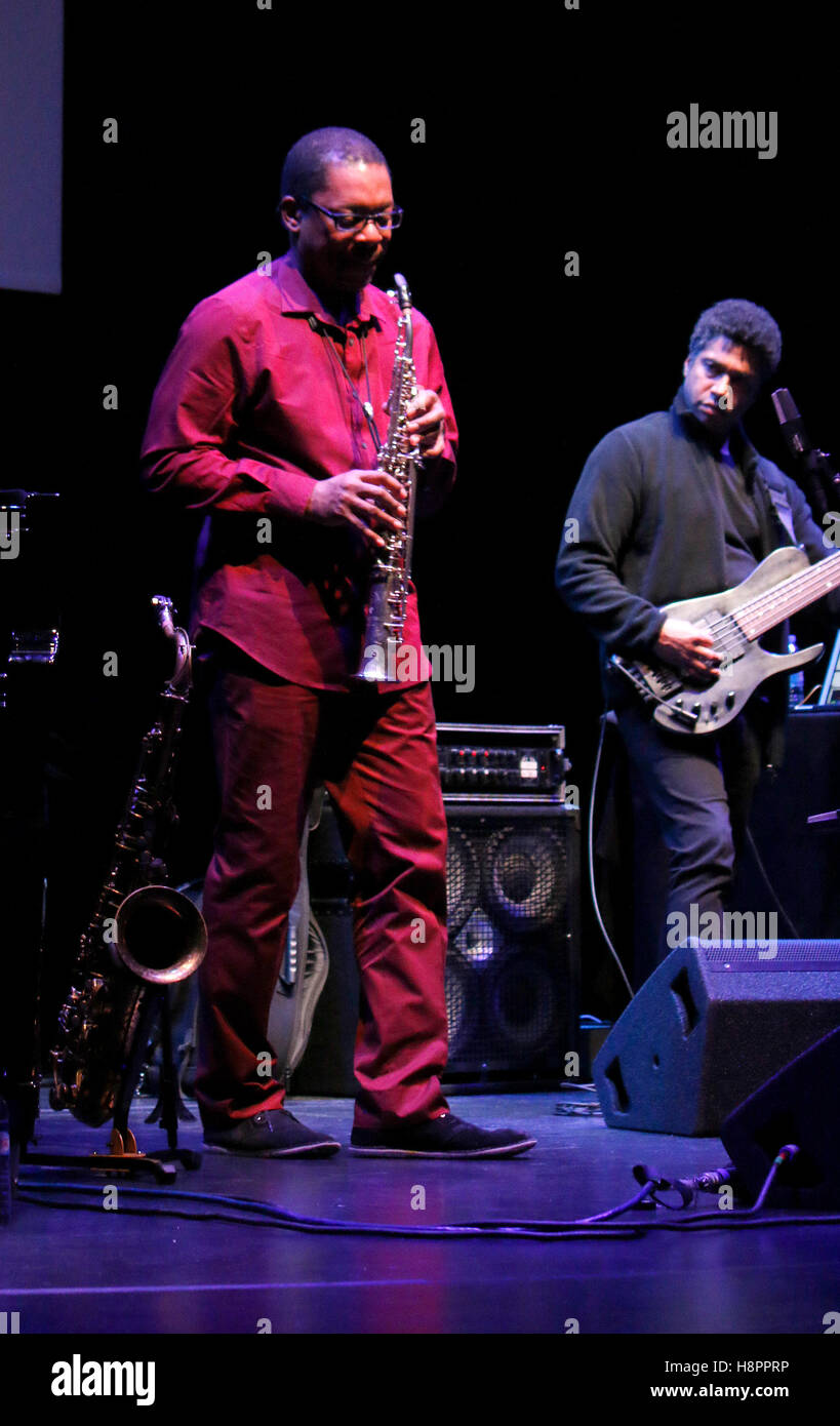 Ravi Coltrane (der Sohn von John Coltrane), Matt Garrison - Auftritt von "De Johnette / Coltrane / Garnison", Jazzfest 2016, Haus Stockfoto