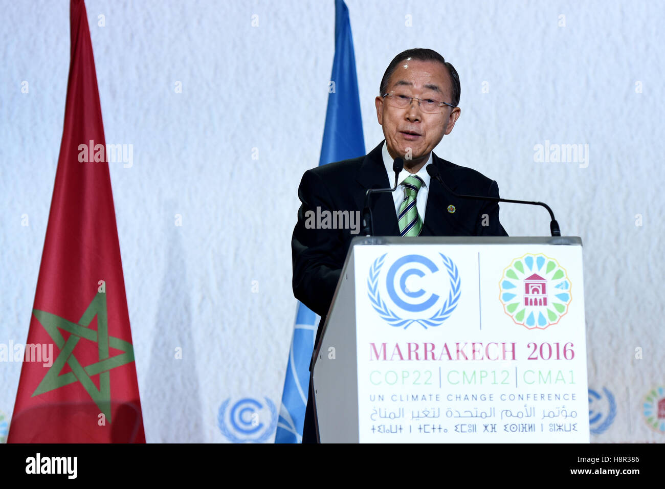 Marrakesch, Marokko. 15. November 2016. Der Generalsekretär der Vereinten Nationen, Ban Ki-Moon befasst sich mit die Eröffnung des gemeinsamen hochrangigen Segment der 22. Konferenz der Vertragsparteien der United Nations Framework Convention on Climate Change (COP22) und der 12. Konferenz der Parteien des Kyoto-Protokolls (CMP12) in Marrakesch, Marokko, am 15. November 2016. Die gemeinsame hochrangigen Segment des COP22 und CMP12 hier geöffnet Dienstag. Bildnachweis: Zhao Dingzhe/Xinhua/Alamy Live-Nachrichten Stockfoto